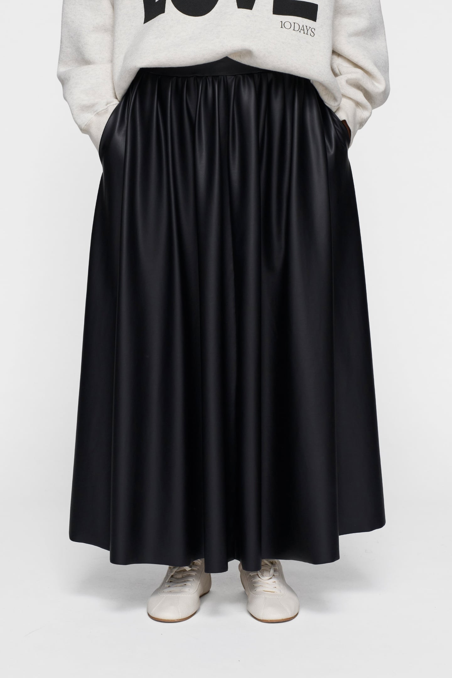 LEATHERLOOK PLEATED SKIRT BLACK 2