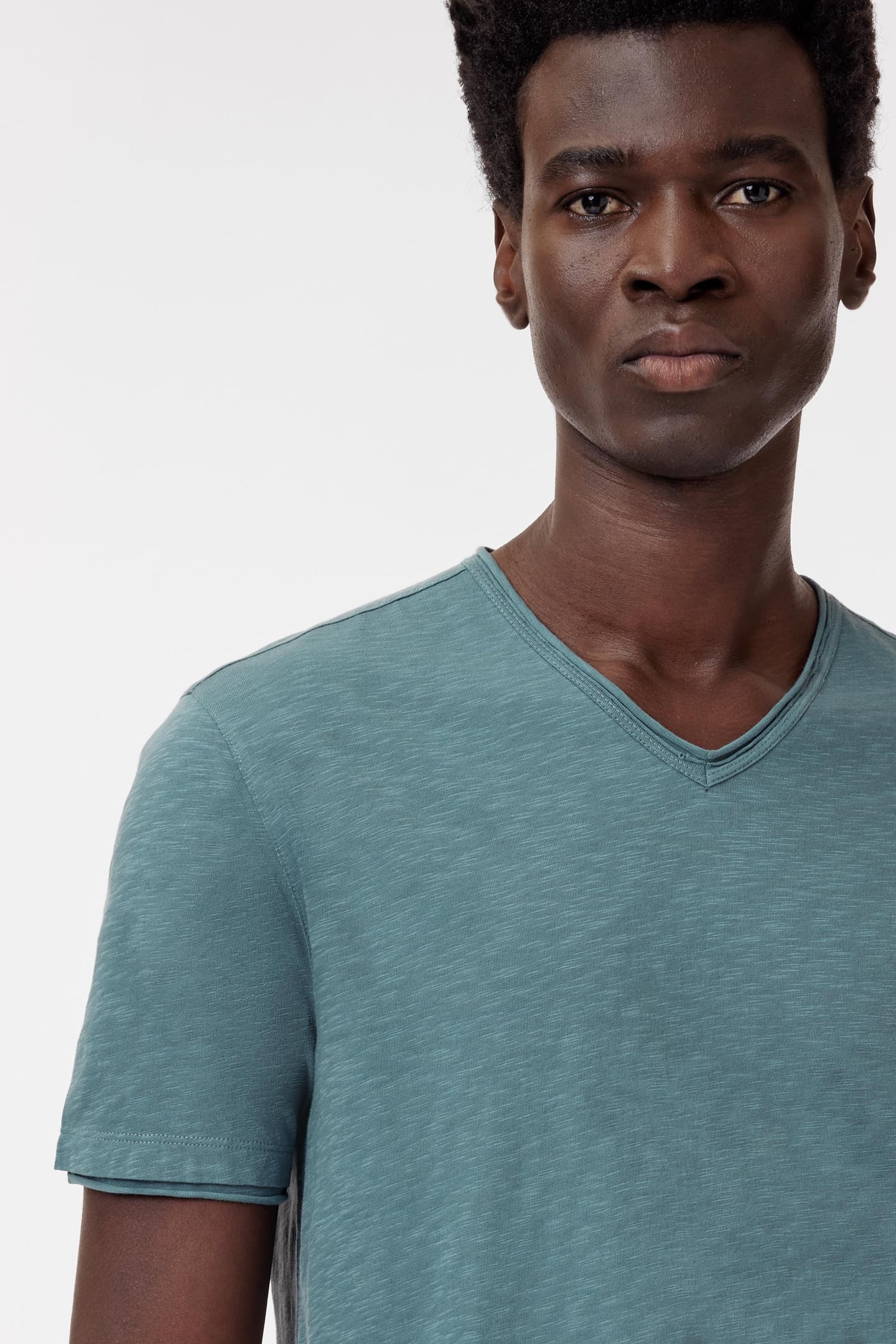 MILES SLUB V-NECK WITH CUT RAW EDGE FOG 3