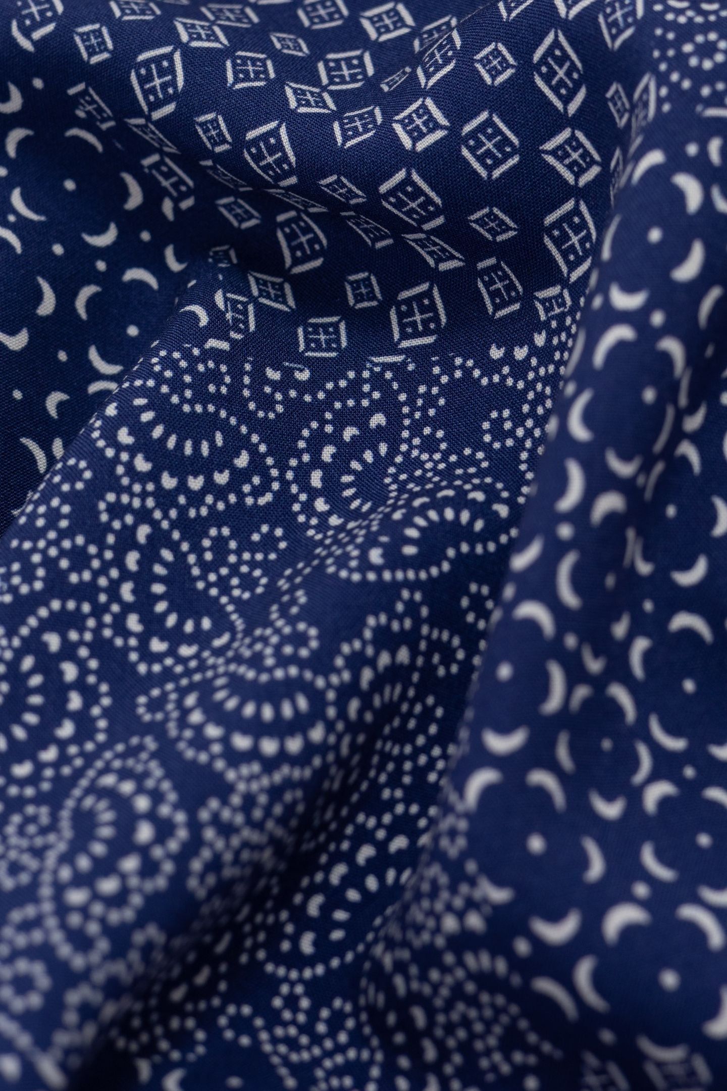 GRAPHIC PATCHWORK PRINTED NAVY TOP MARINE 6