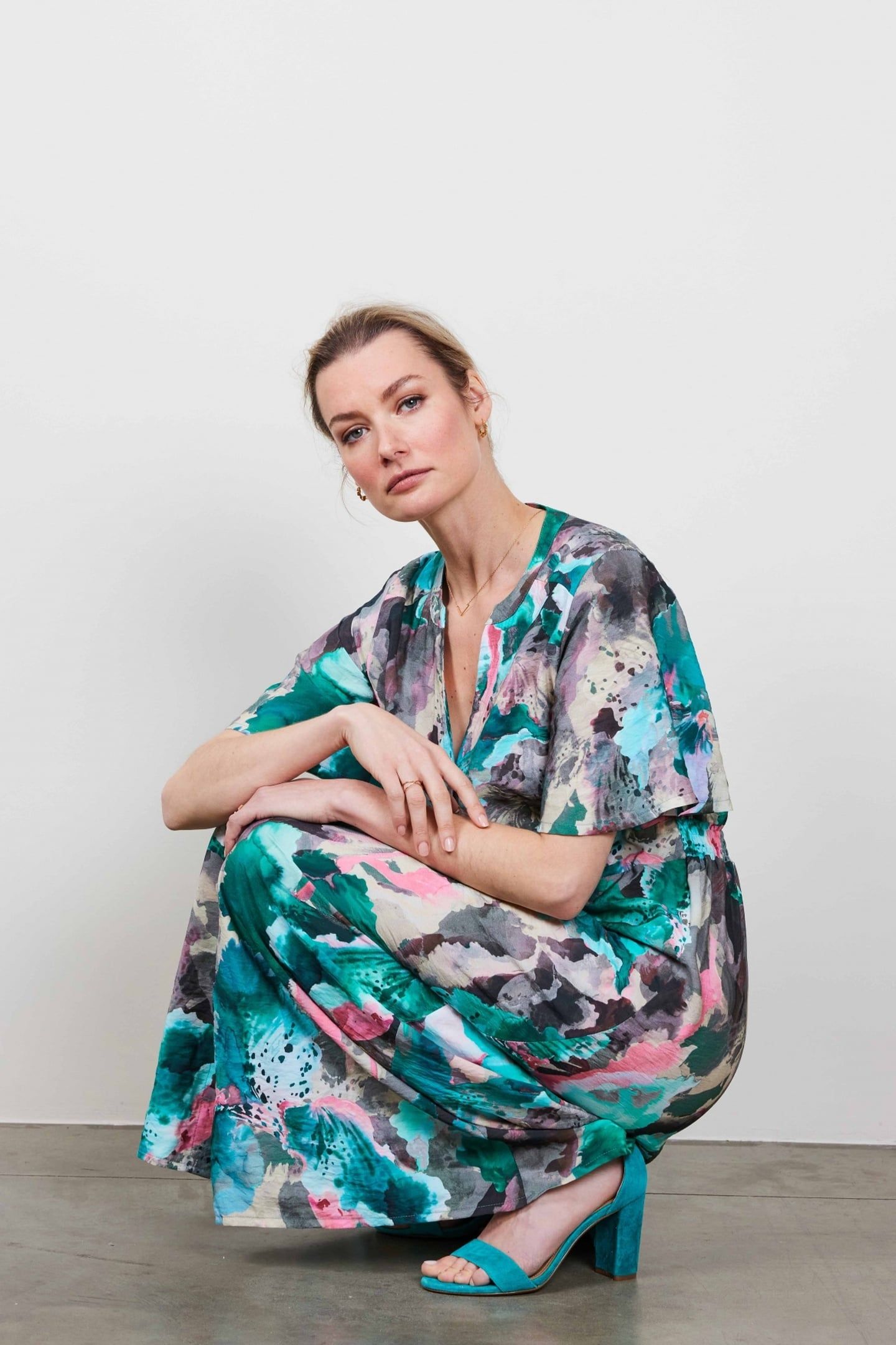 DRESS NOVA IN LIGHT GREY WITH DREAMSCAPE PRINT 2