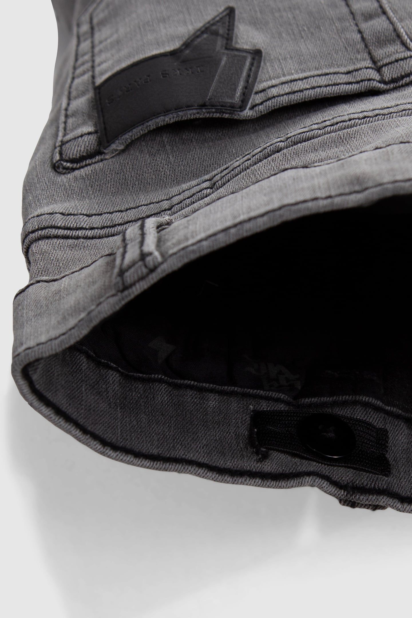 BOY’S GREY SLIM JEANS WITH BADGE AND JACRON LIGHTNING 7