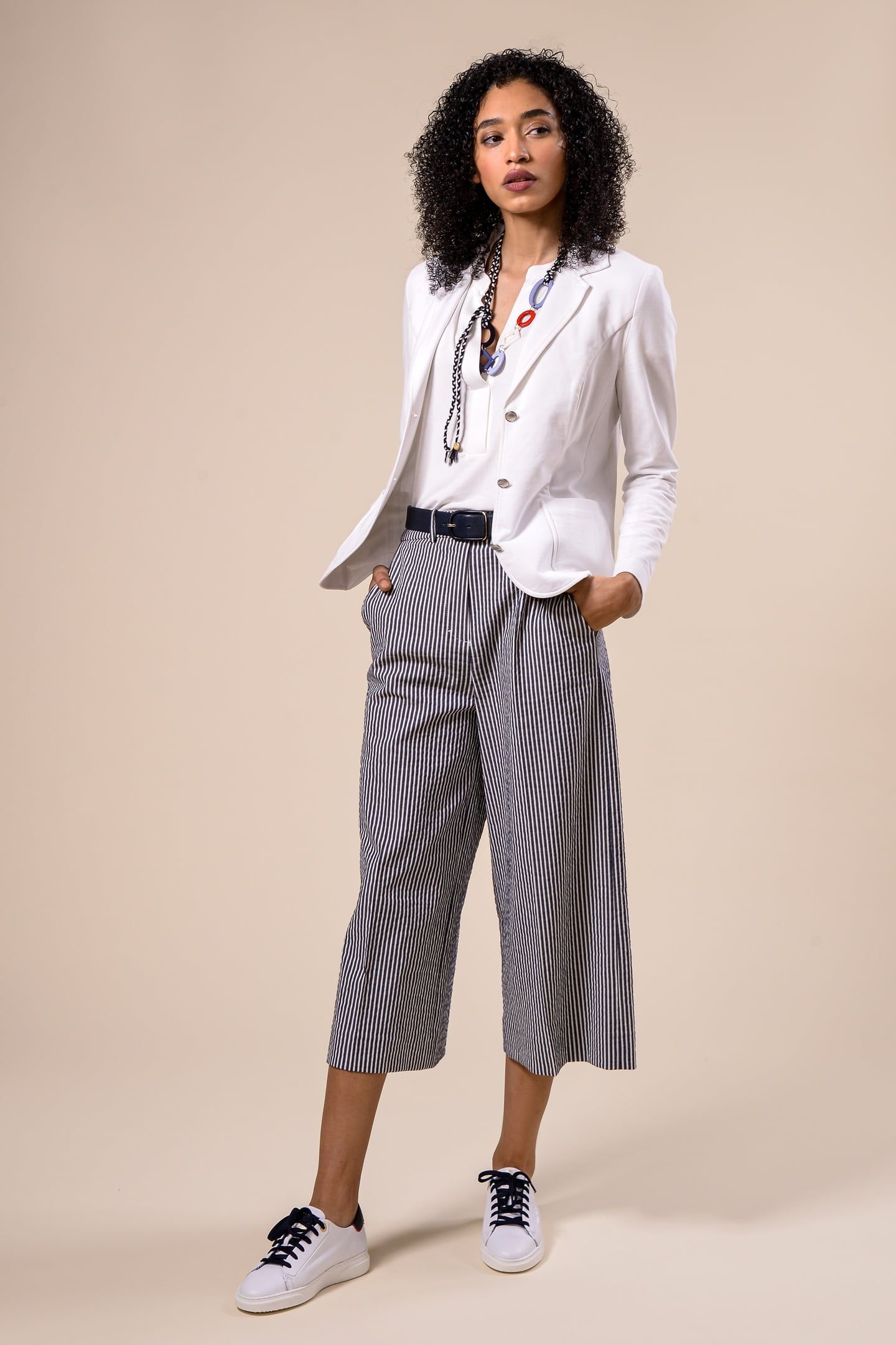 CASUAL BLAZER IN WHITE 1