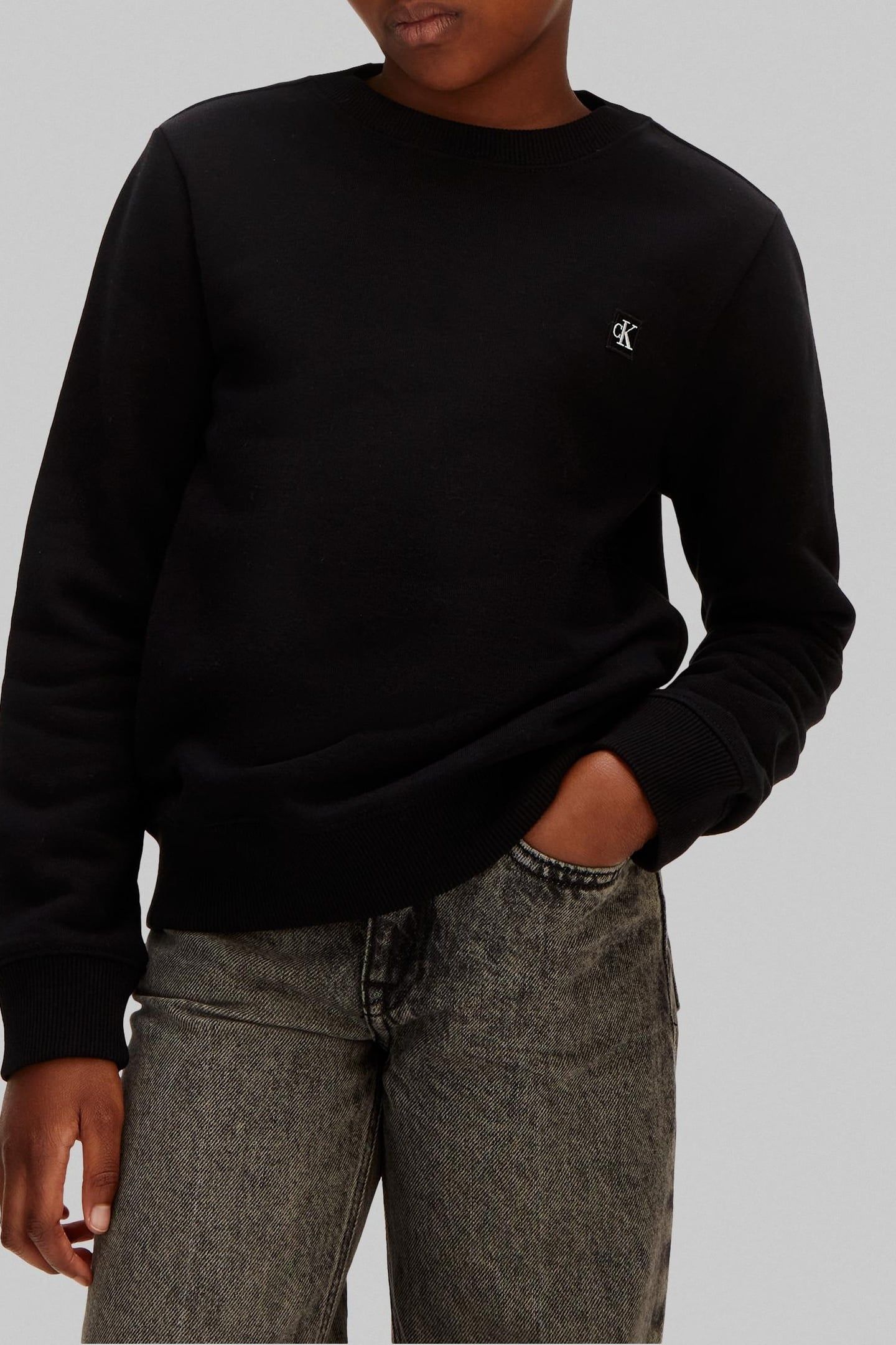 UNISEX MINI BADGE REGULAR SWEATER BLACK 3