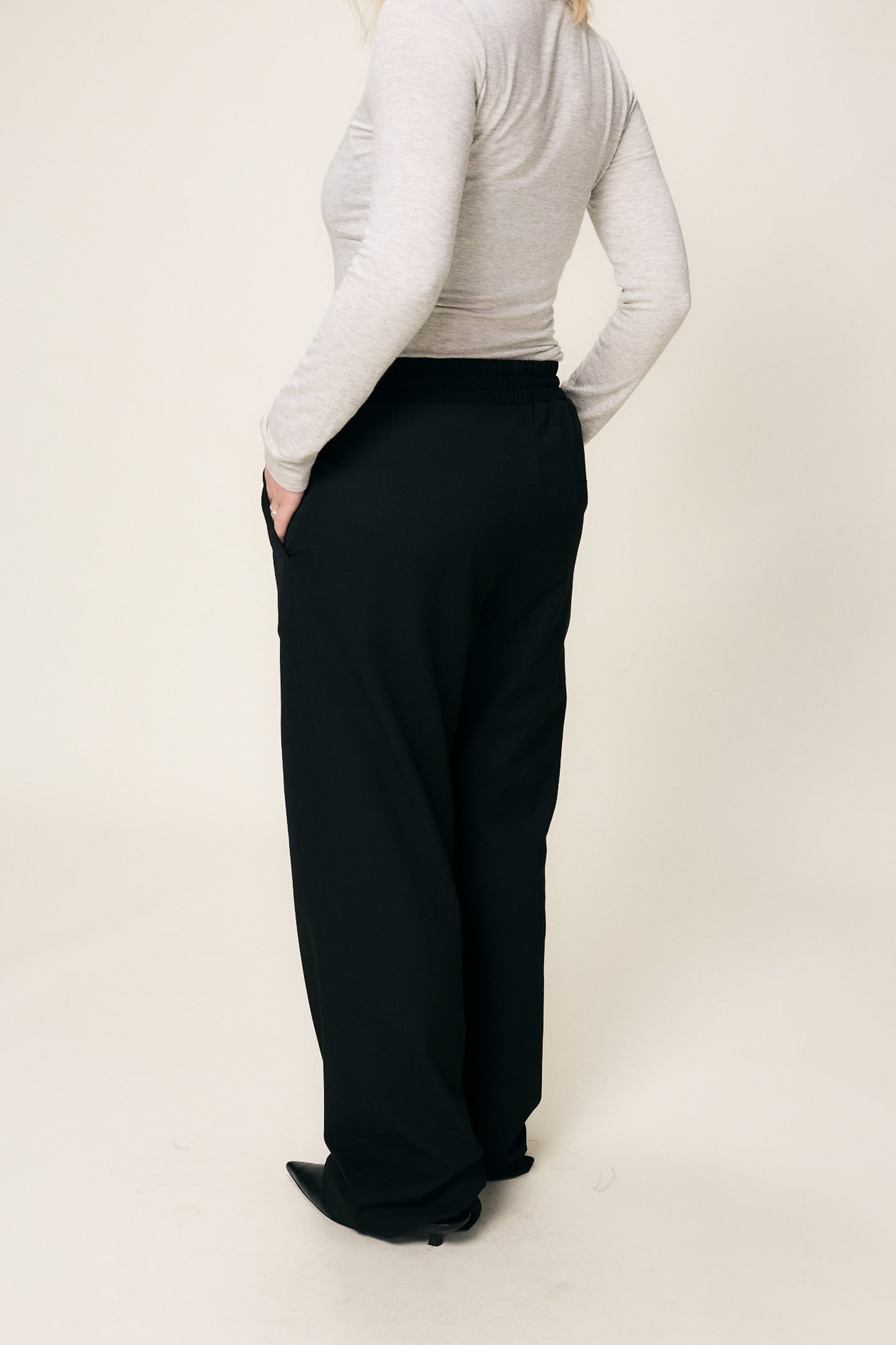 JASMINE BLACK 3