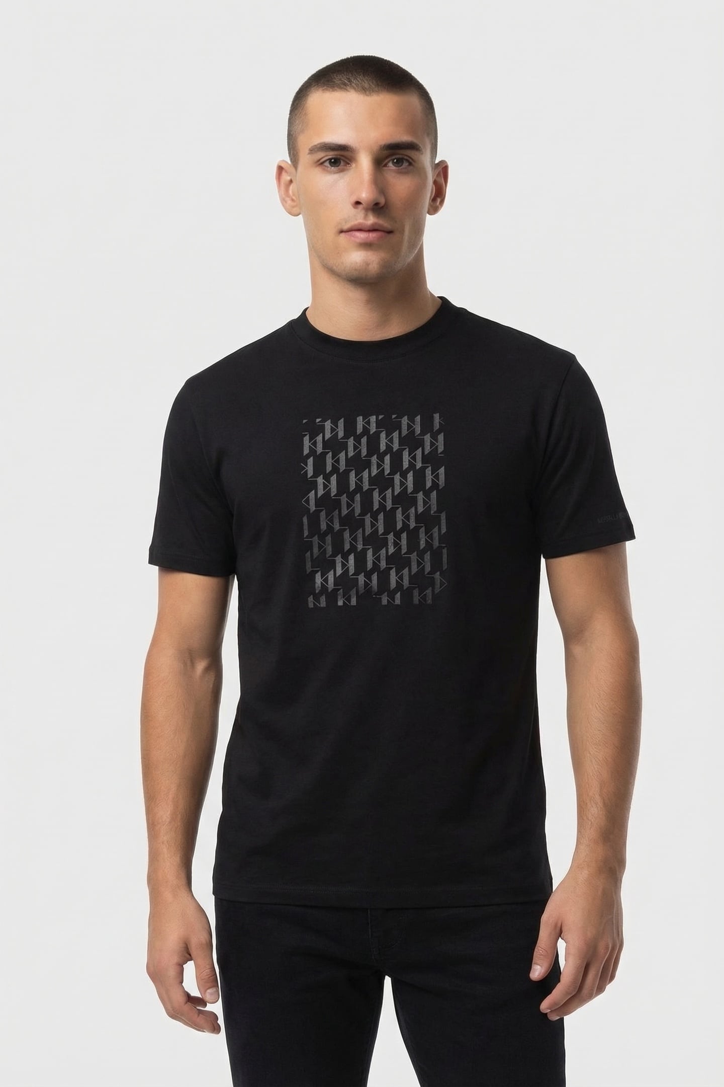 BLACK T-SHIRT CREWNECK 1