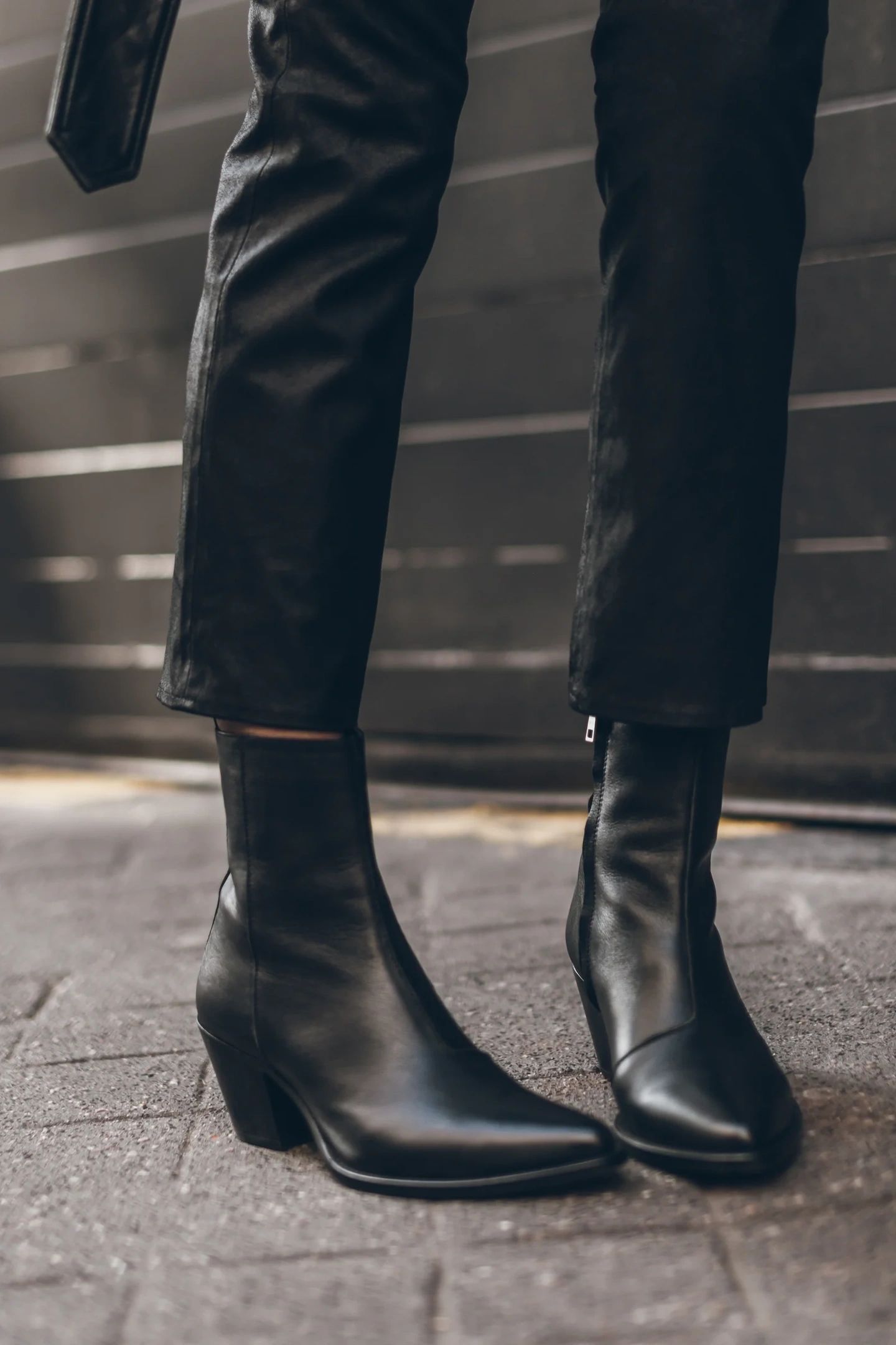 THE BLACK LEATHER ANKLE BOOTS 1