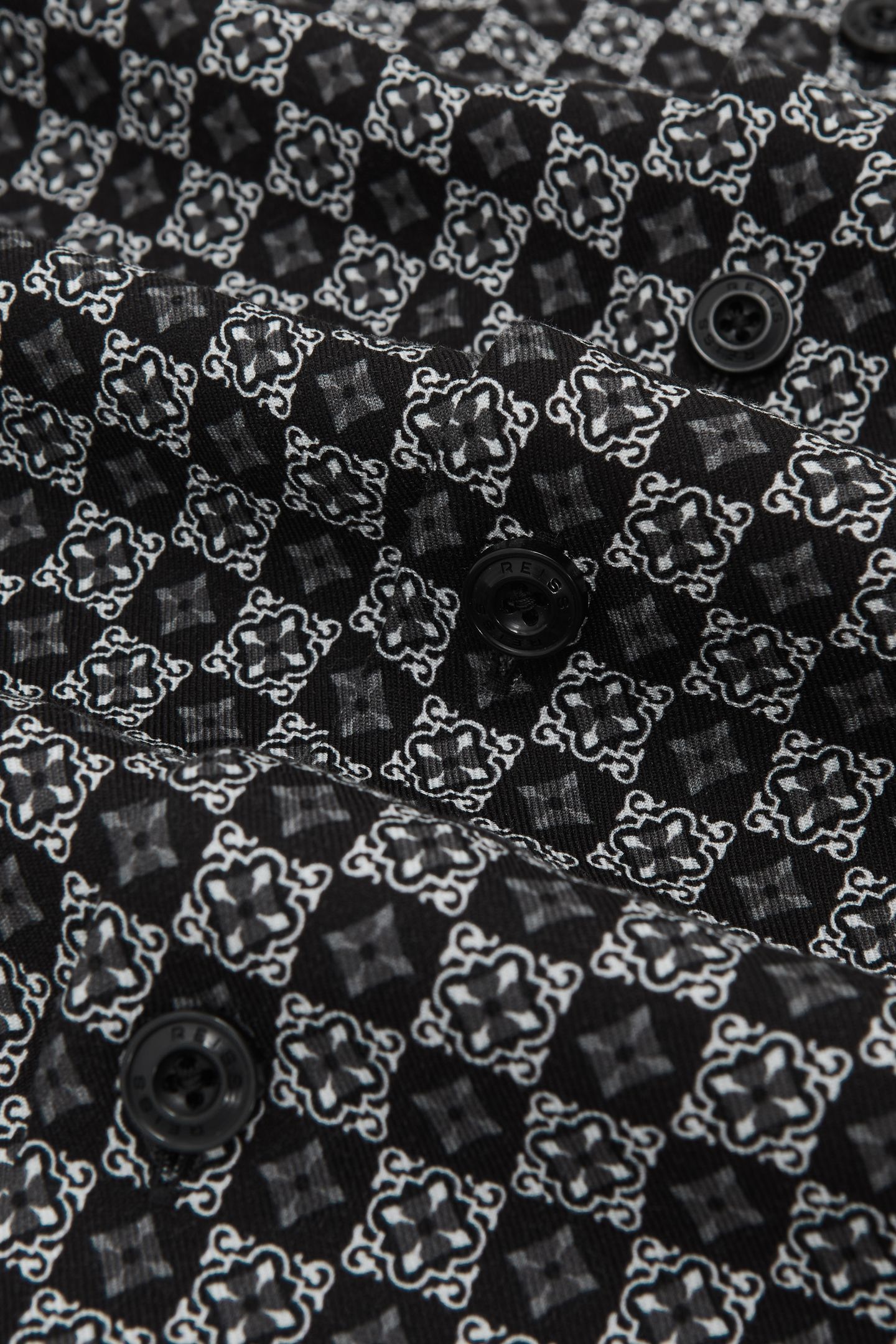 LS MEDALLION PRINTED SHIRT BLACK 5