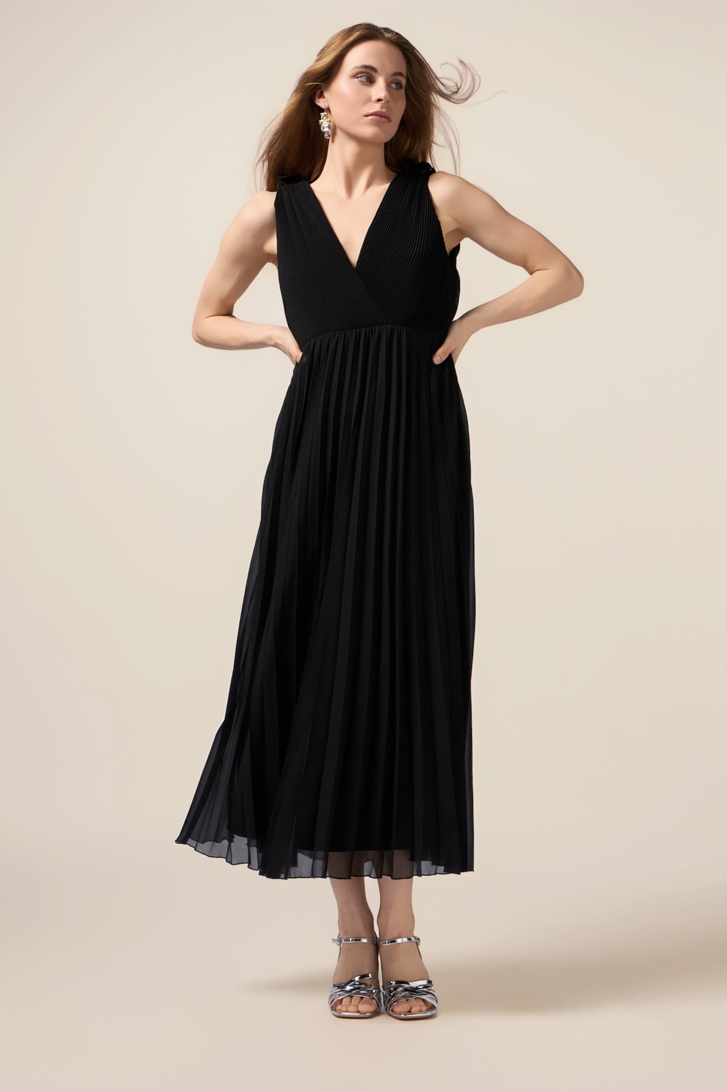 LONG PLEATED DRESS WITH RUFFLE BLACK 2