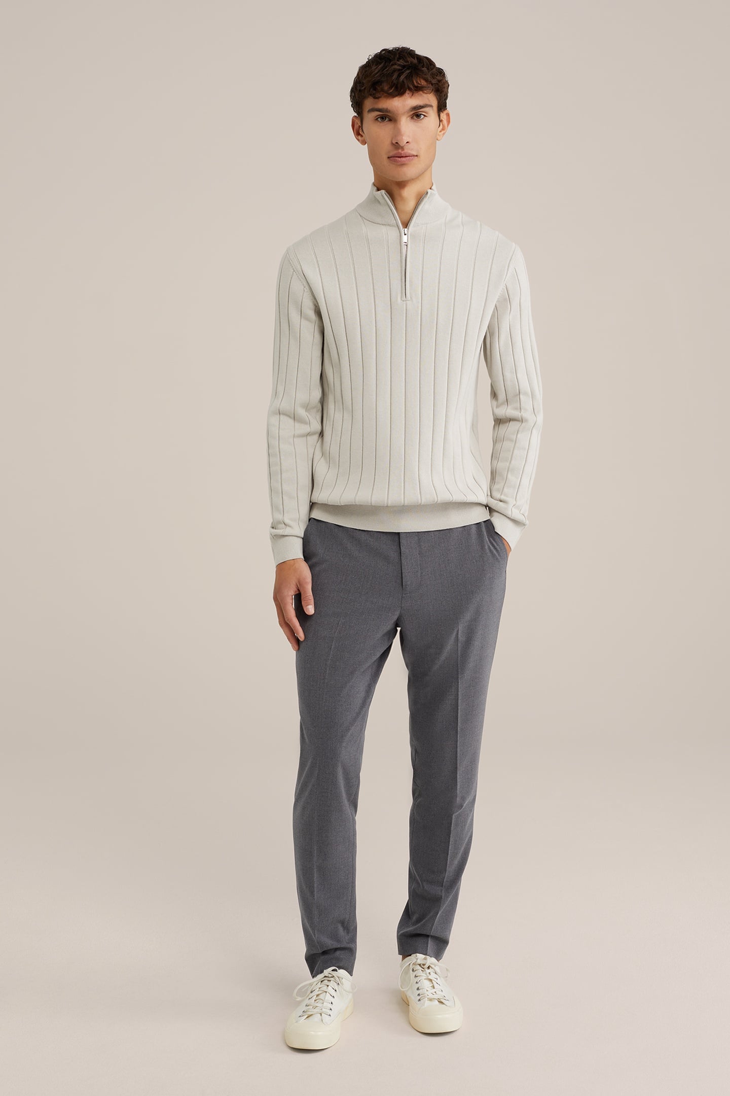 HALFWAY ZIPPER BEIGE 2