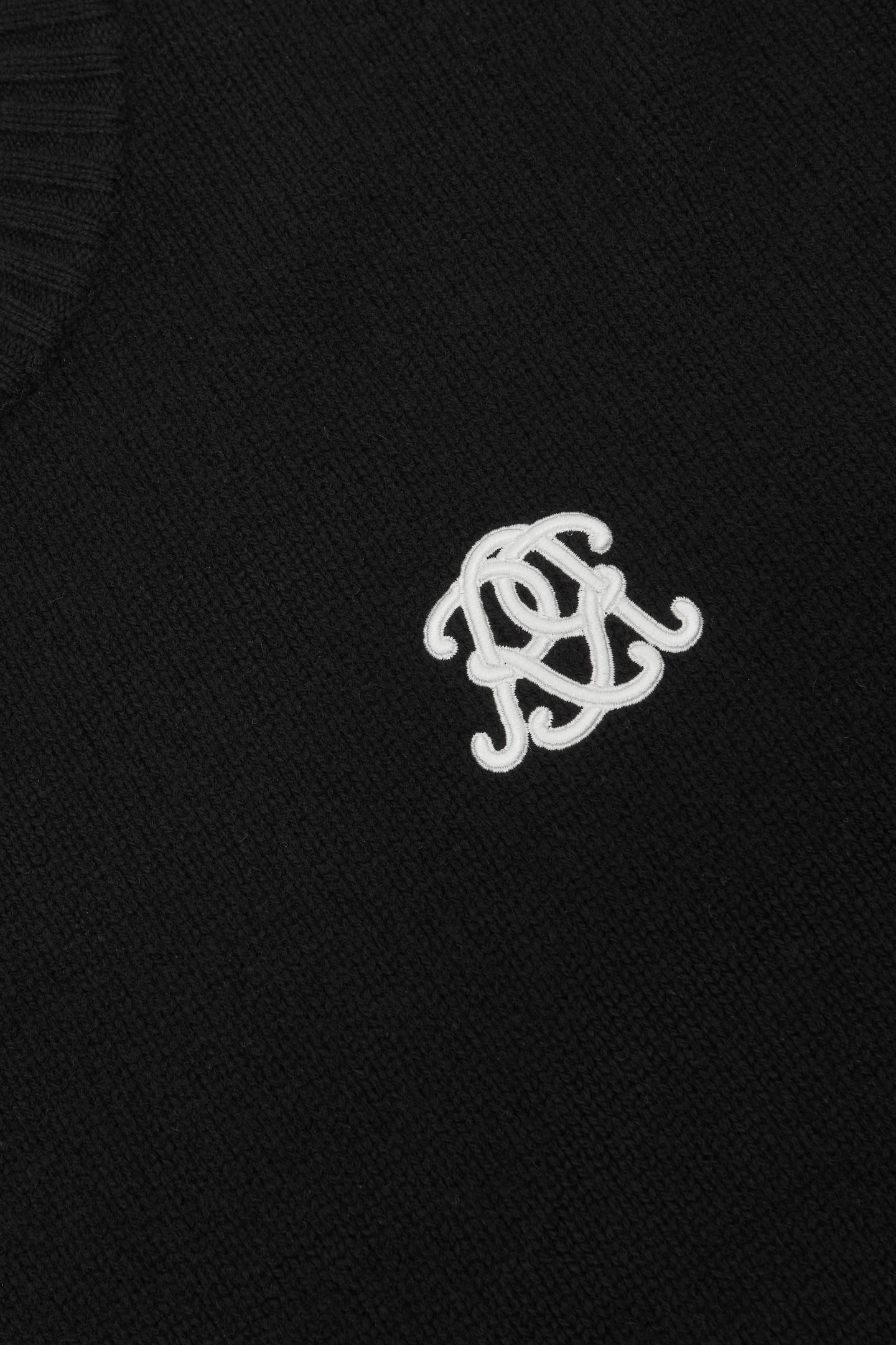 LS MOTIF CREW NECK JUMPER BLACK 6