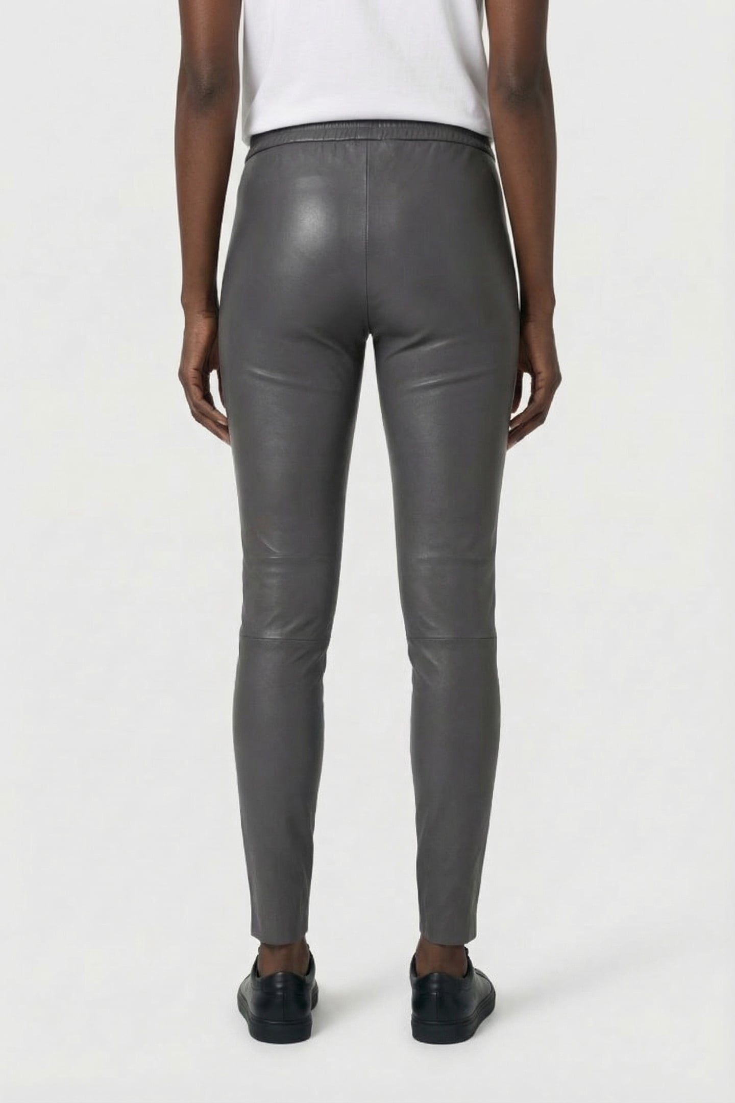 SUZANNE CHARCOAL 2