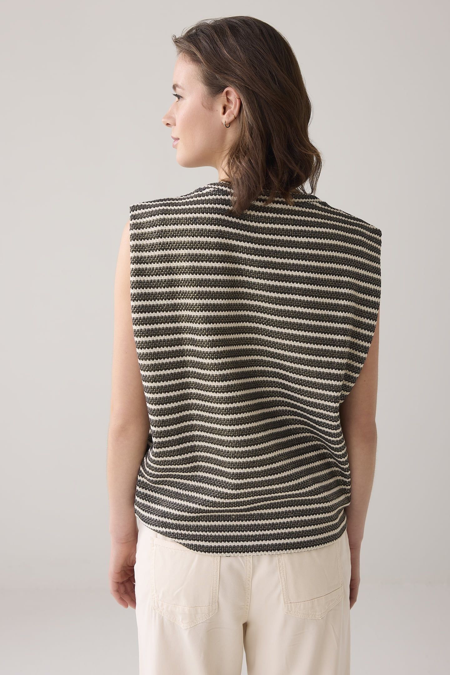 SLEEVELESS TOP KNITTED STRIPE COATED BLACK-IVORY 3