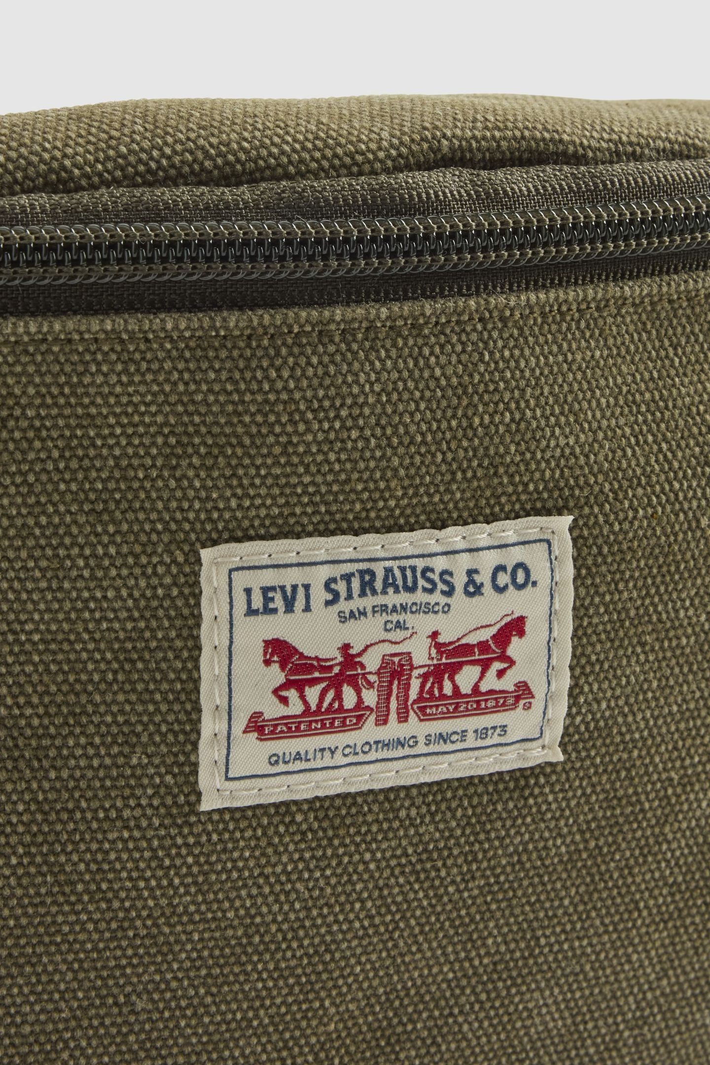 LEVI'S® DUBOCE SLING BAG 6