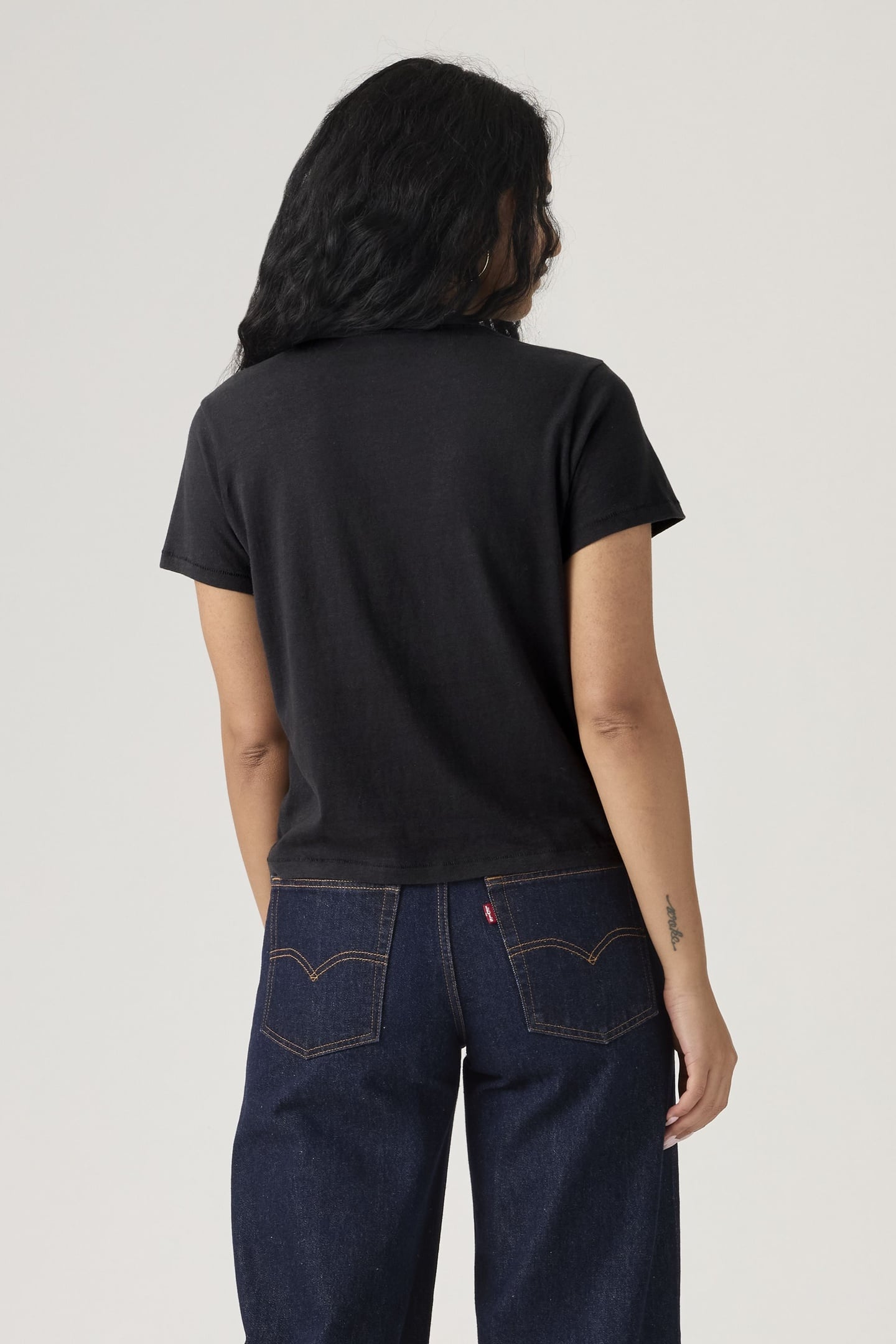 GRAPHIC CLASSIC TEE 3
