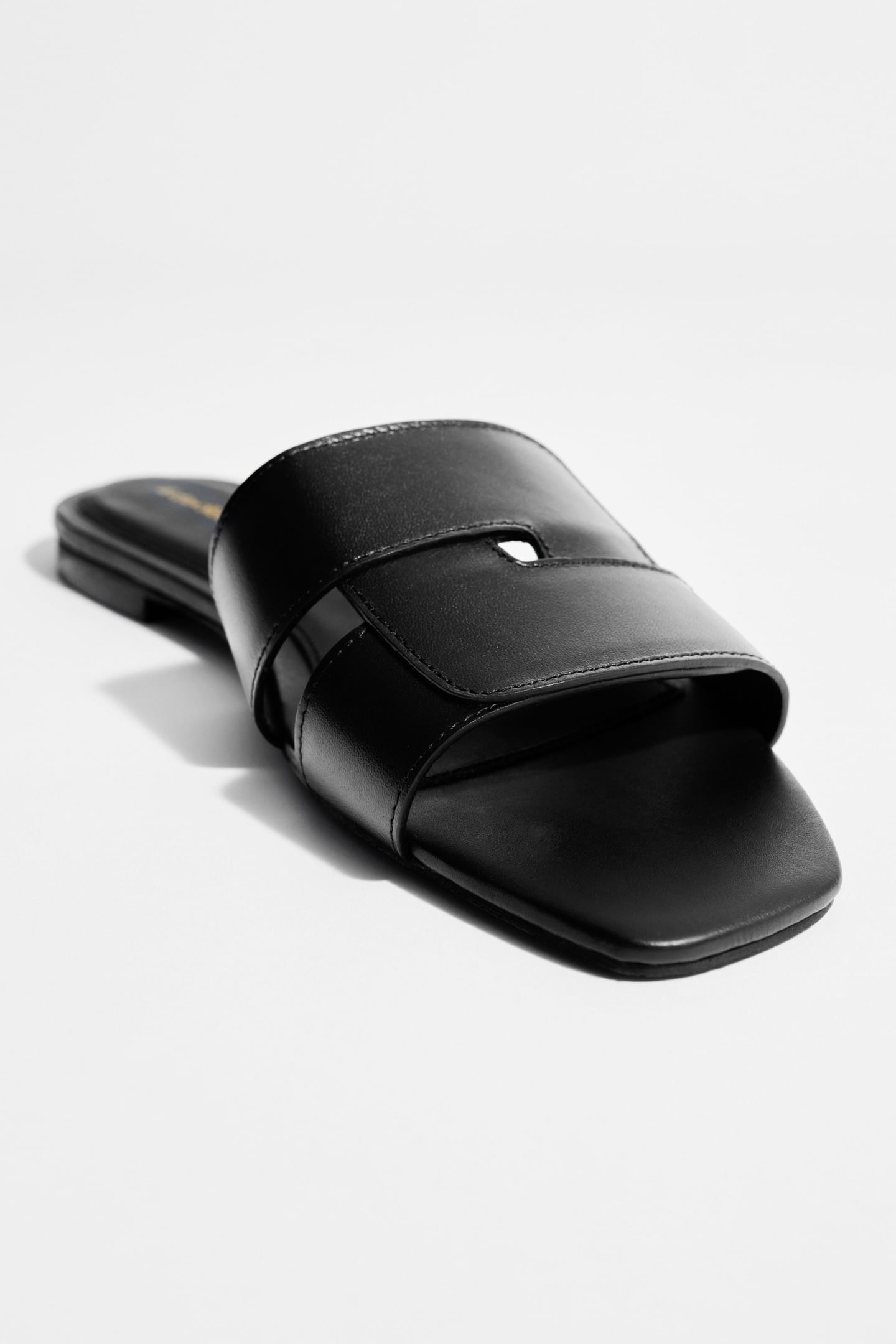 FAYE SUMMER FLAT BLACK 2