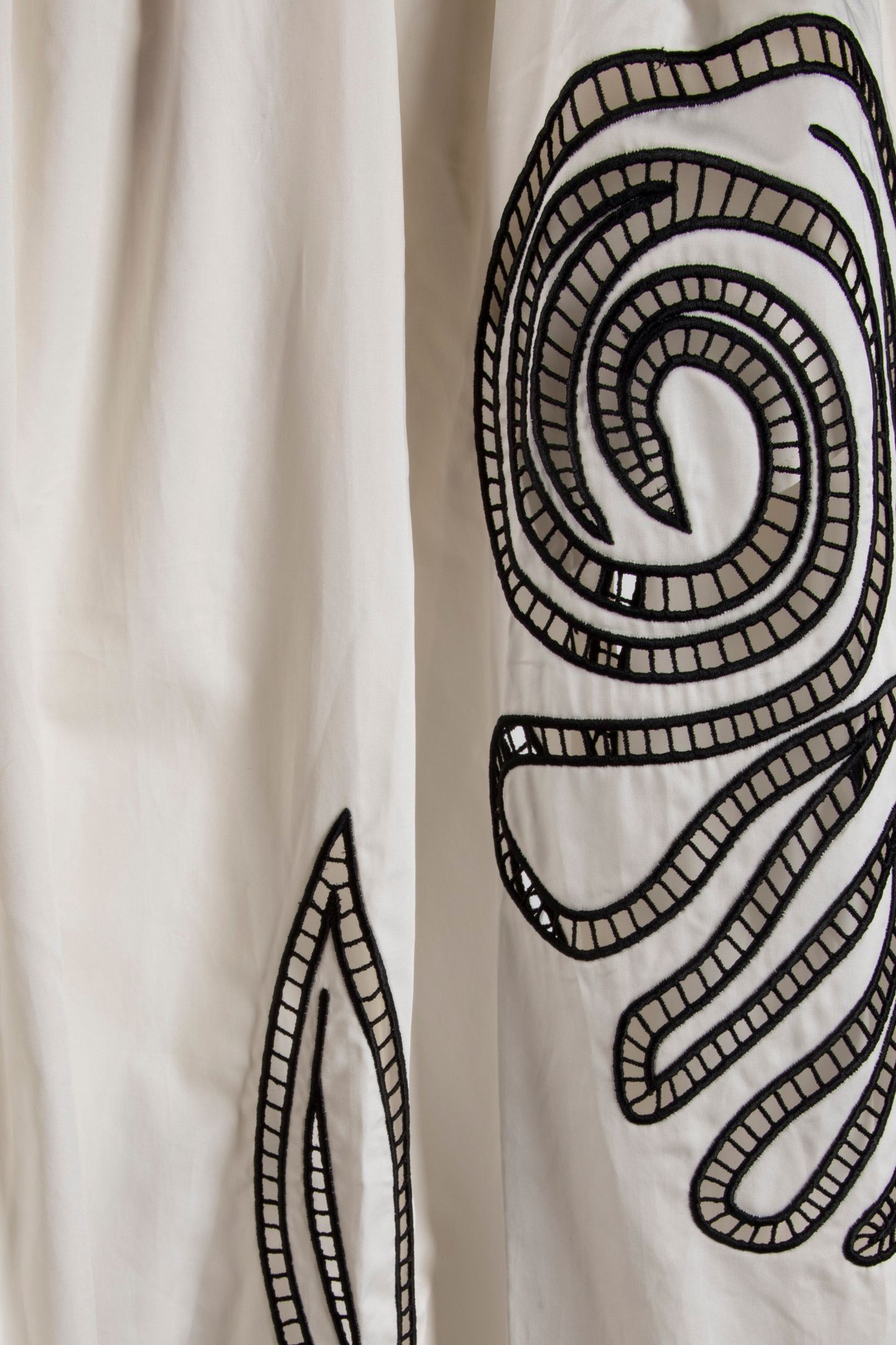WIN EMBROIDERY WHITE 5