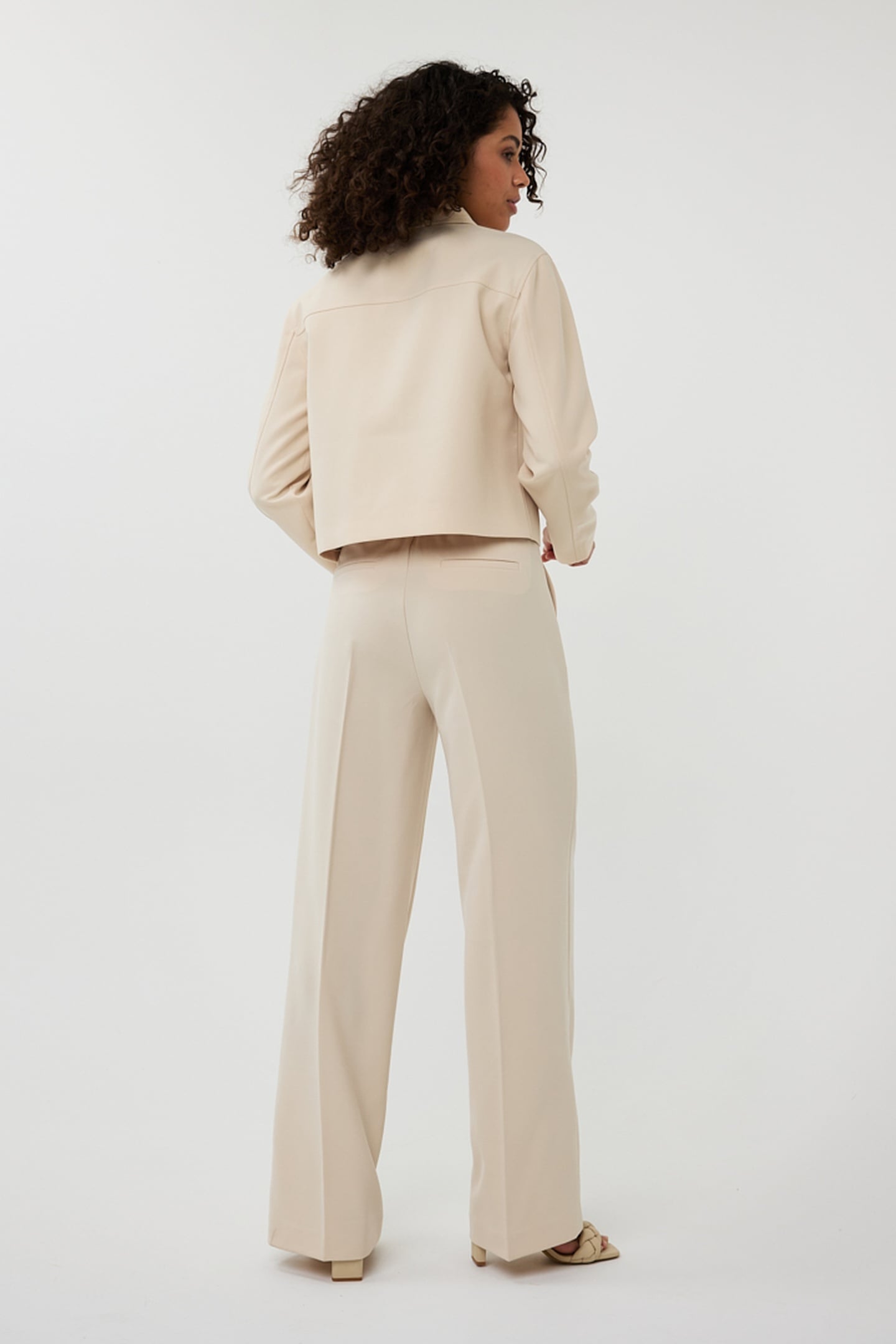 JACKET SHORT BASIC SAND 5