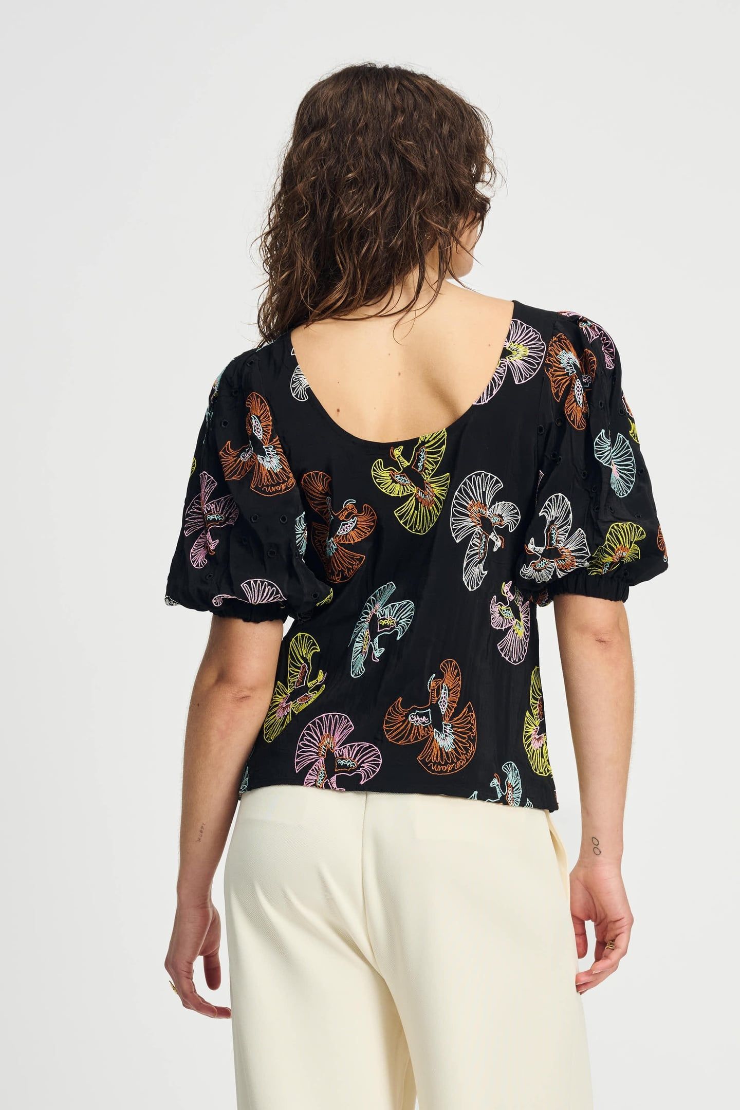 TOP - EMBROIDERY SKY BLACK 3