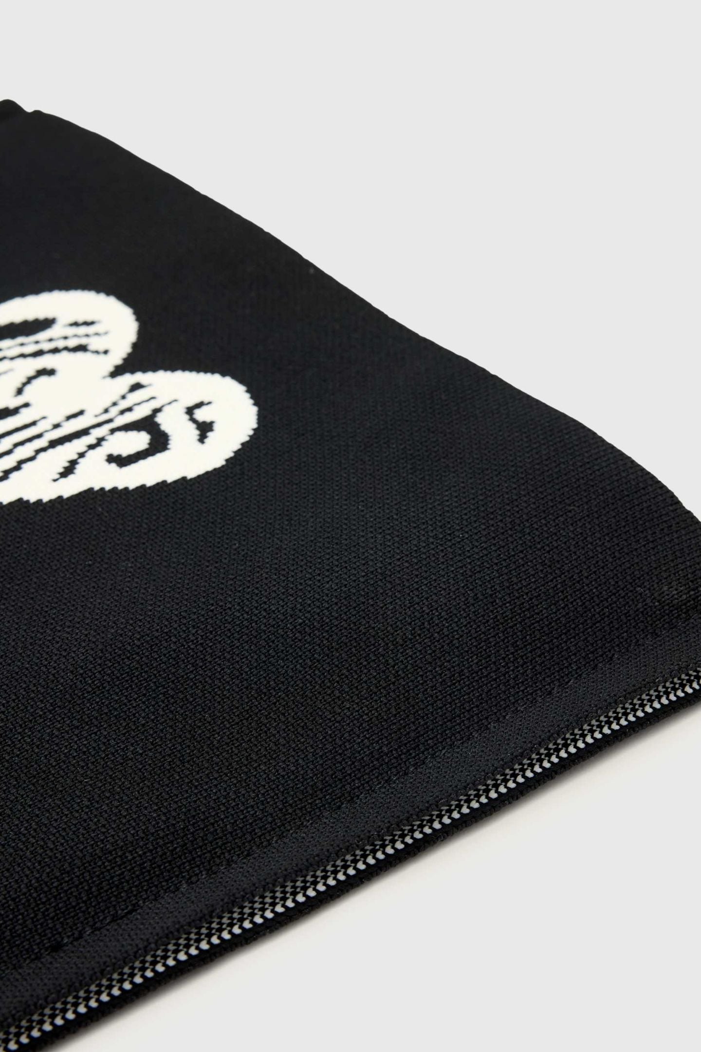 IZZY HEART CLUTCH BLACK 5