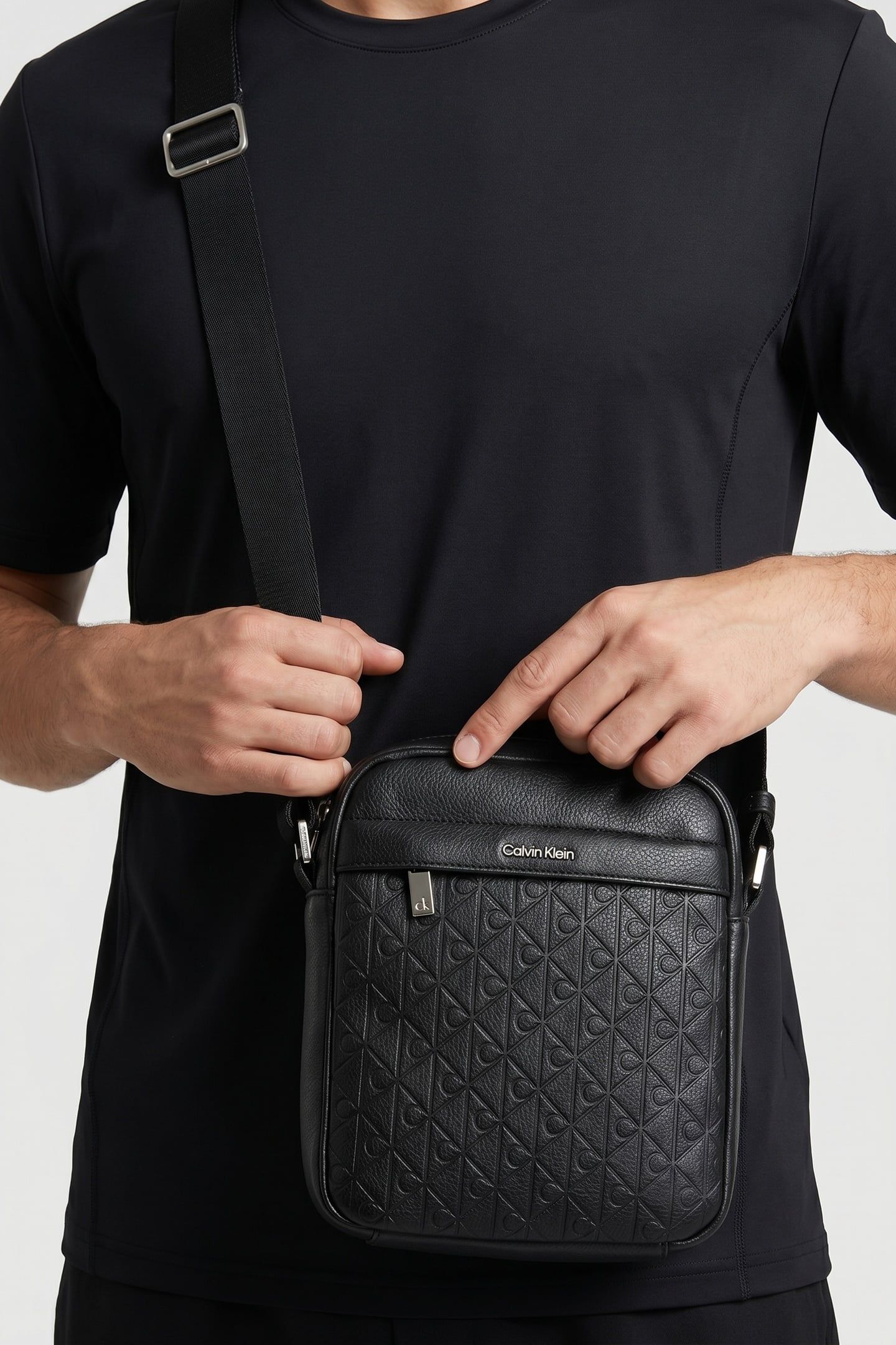 EMBOSSED EMBLEM CROSSOVER BAG BLACK 5