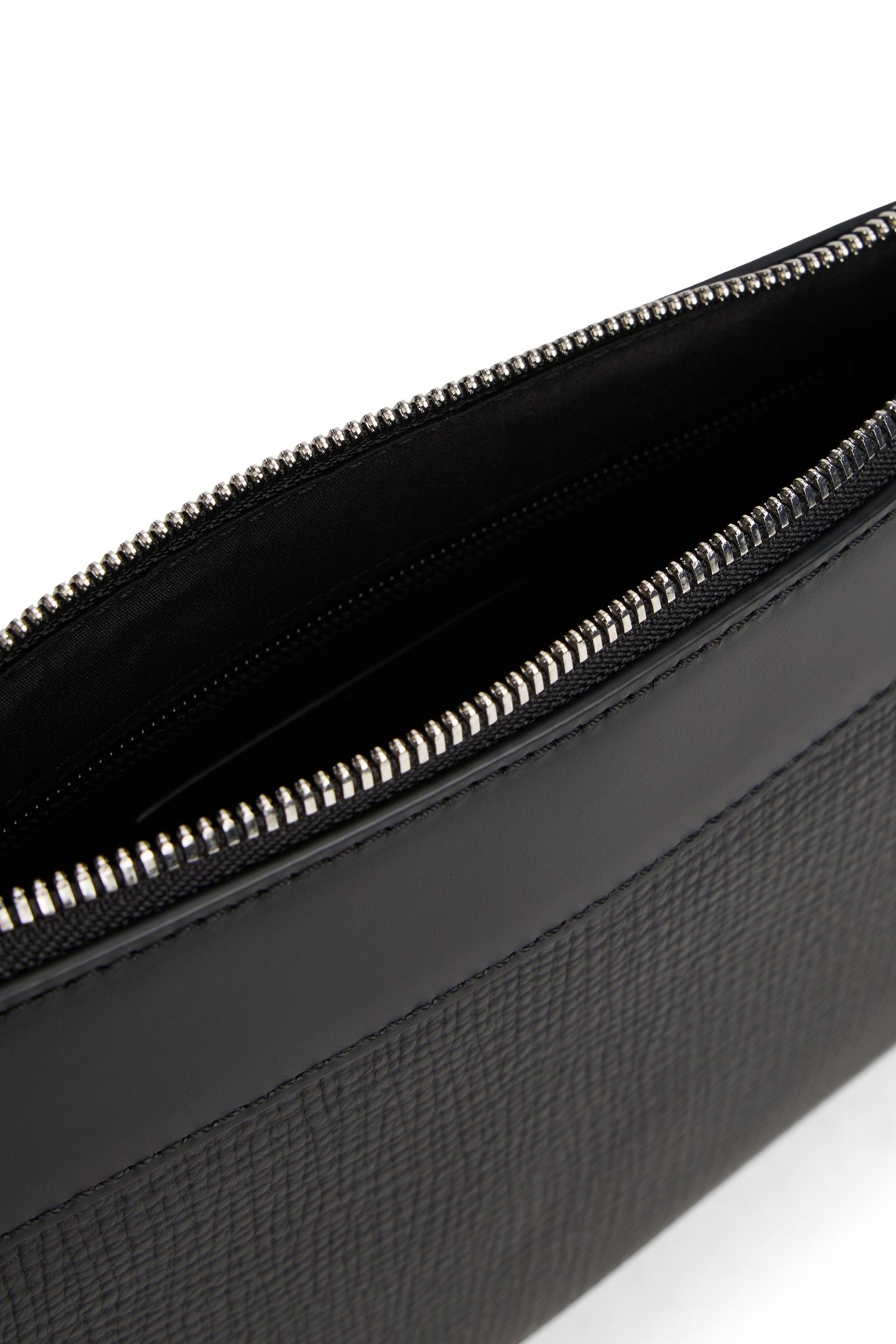FLAG POUCH BLACK 4