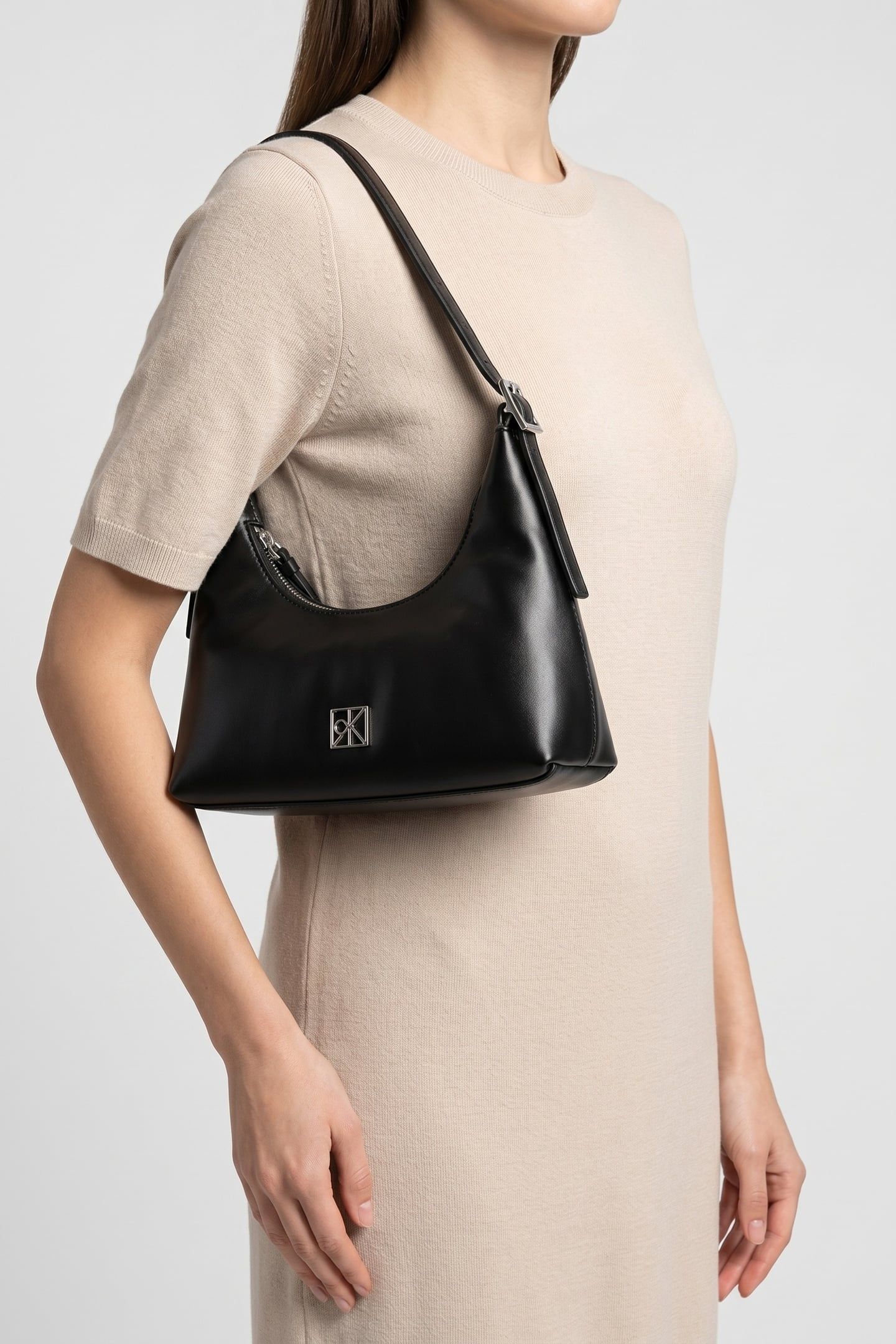 EMBLEM LEATHER MINI SHOULDER BAG BLACK 4