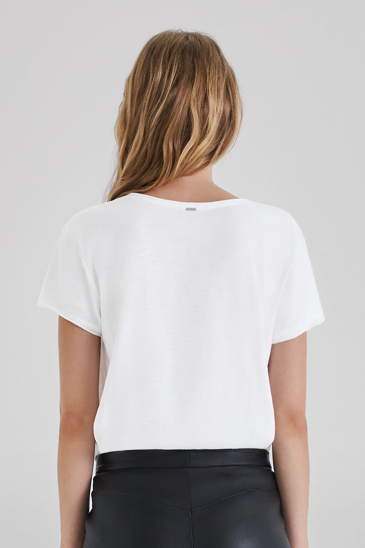 WHITE T-SHIRT WITH STUDDED SLOGAN 3
