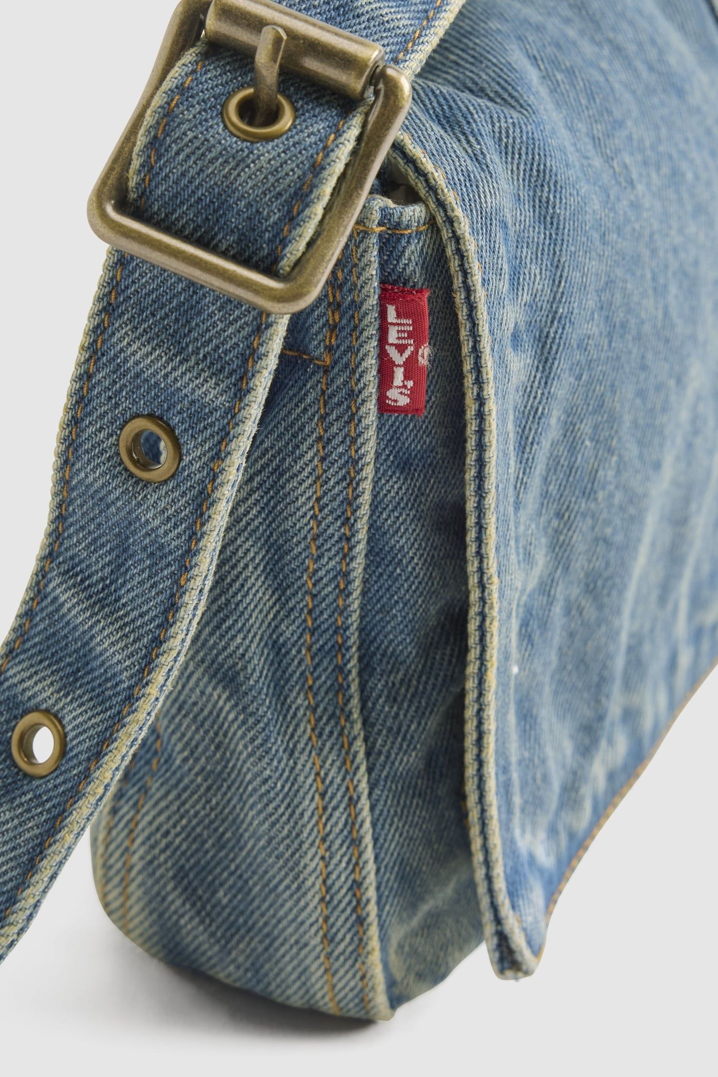 LEVI'S® BRANNAN SHOULDERBAG 4
