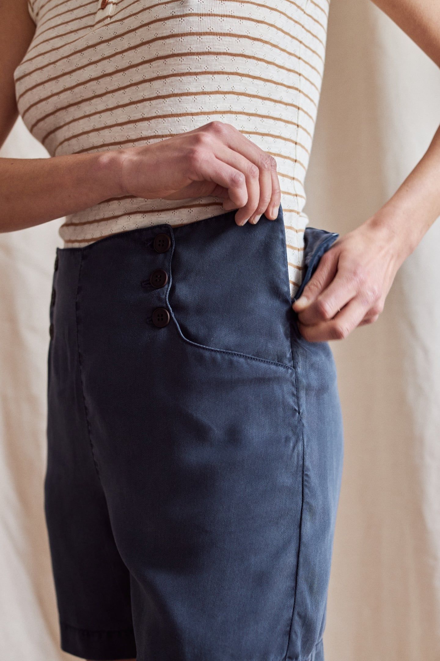 GRIFFITH SHORTS NAVY 2
