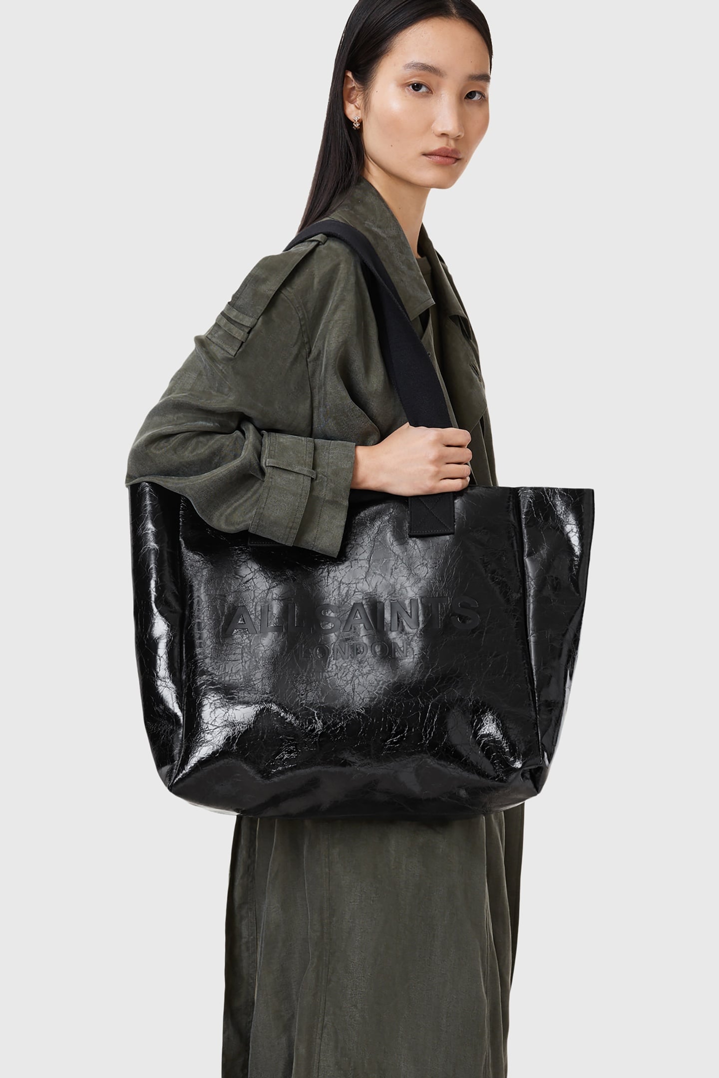 IZZY LEATHER TOTE BLACK 1
