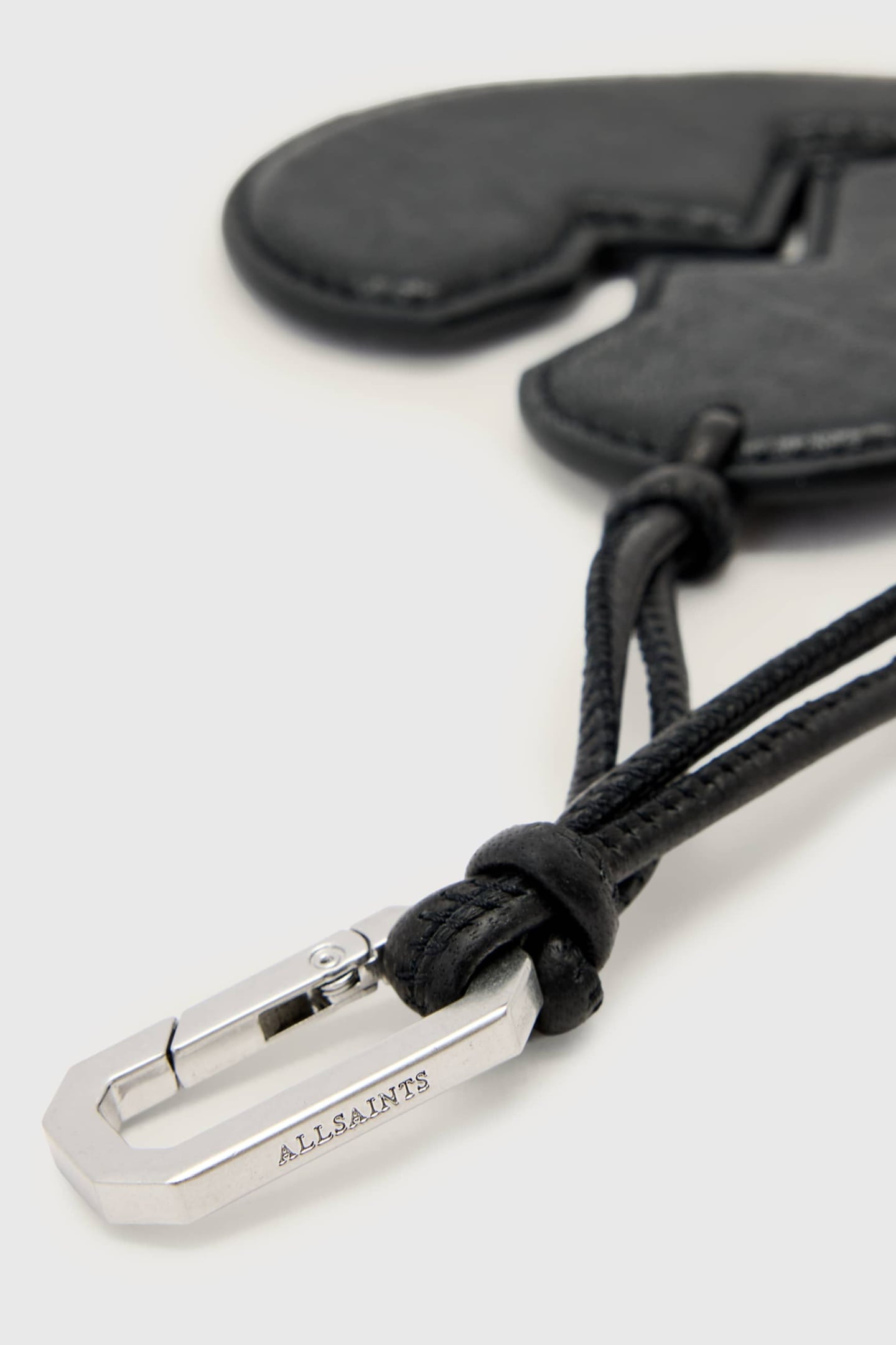 BRKN HRT KEYRING BLACK 3