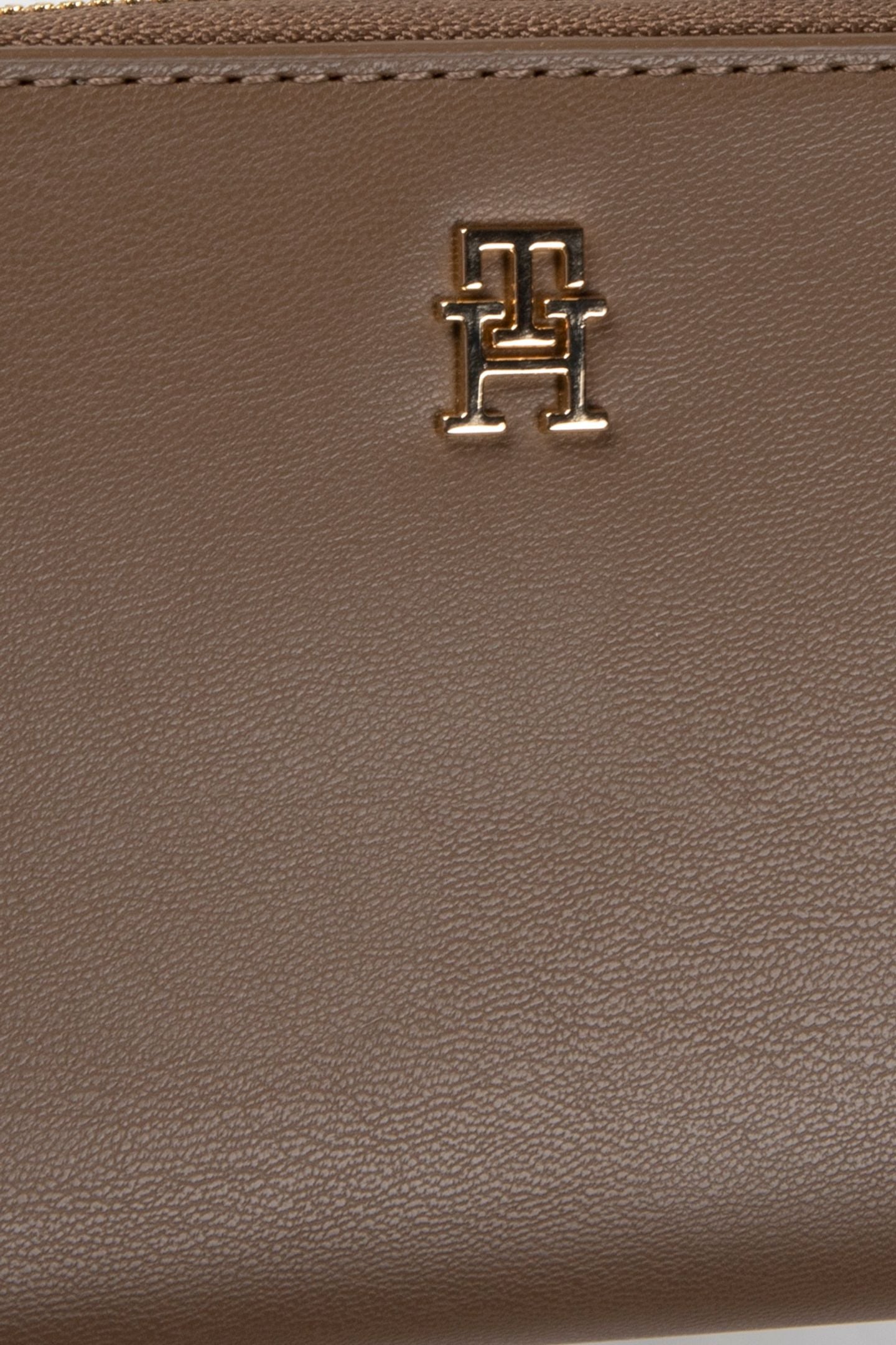 TH MONOGRAM ZIP-AROUND WALLET NORDIC TAUPE 4