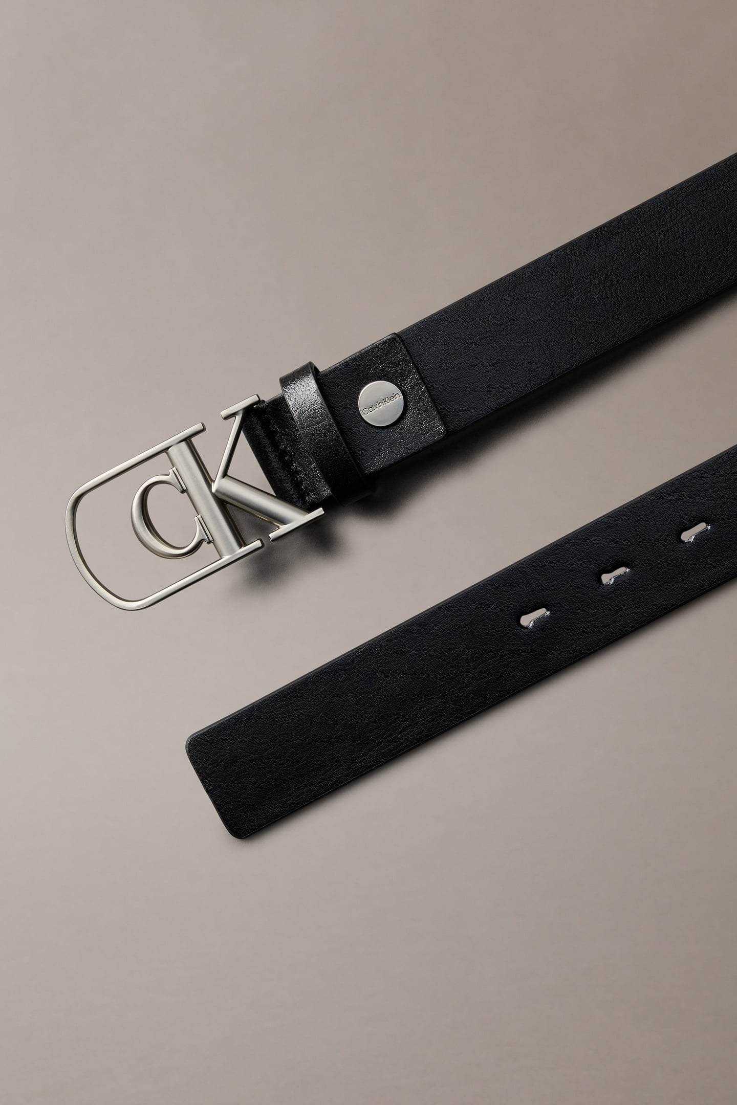 CURVE MONOGRAM BUCKLE BELT BLACK 2