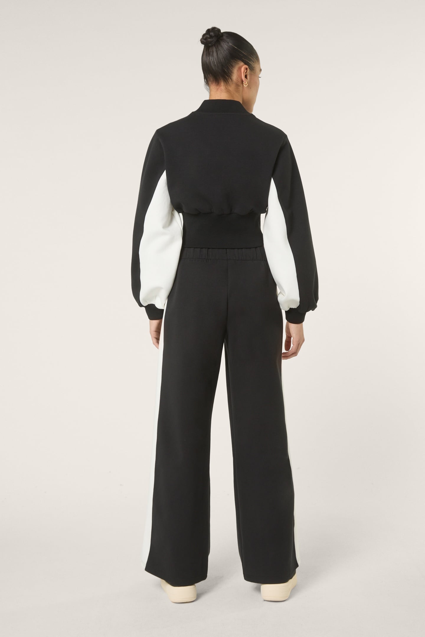 LECORE WIDE CONTRAST PANEL SCUBA TRACK PANTS BLACK-EGRET 3