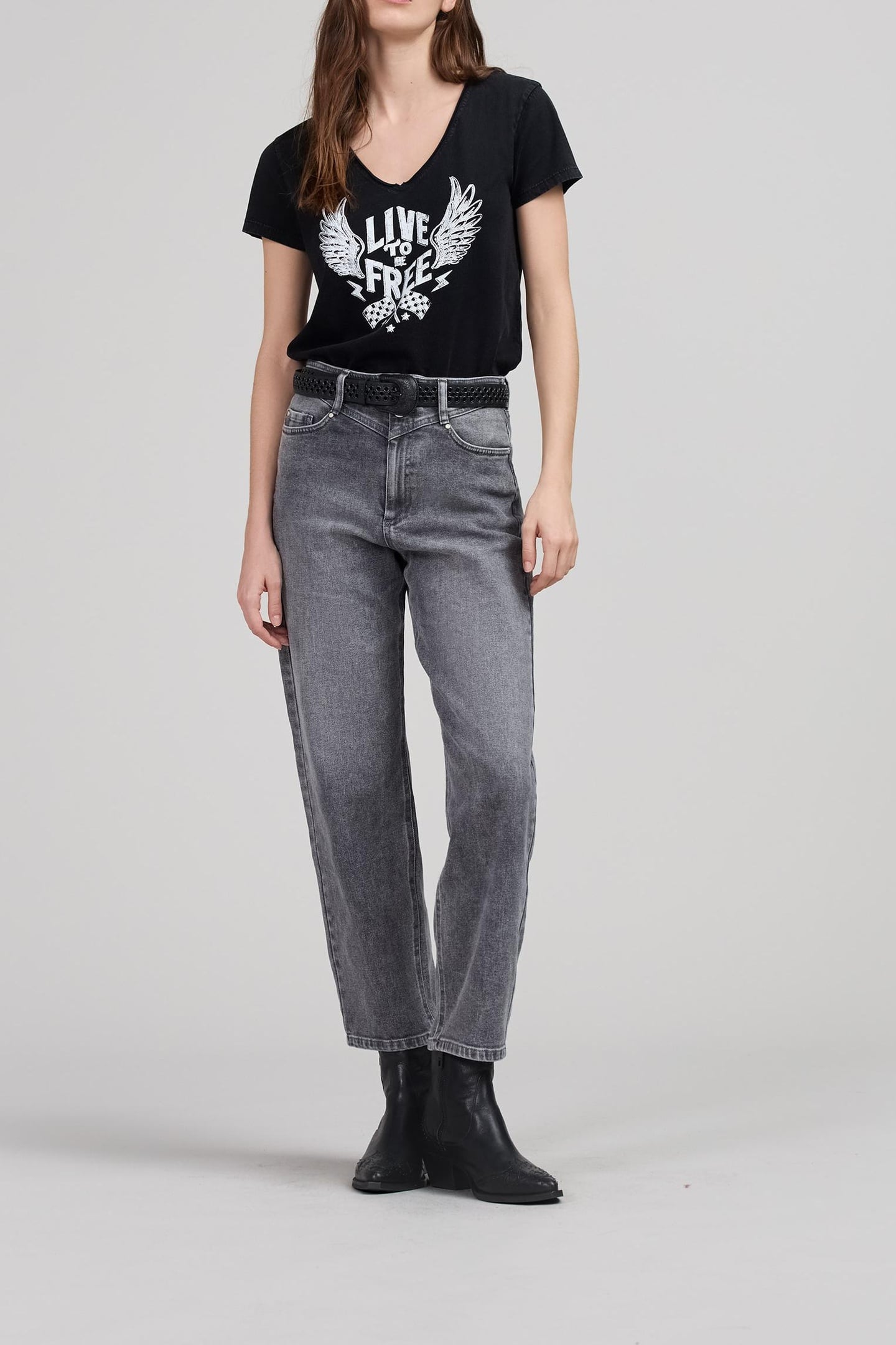 BLACK T-SHIRT WITH WINGED SLOGAN IMAGE 2