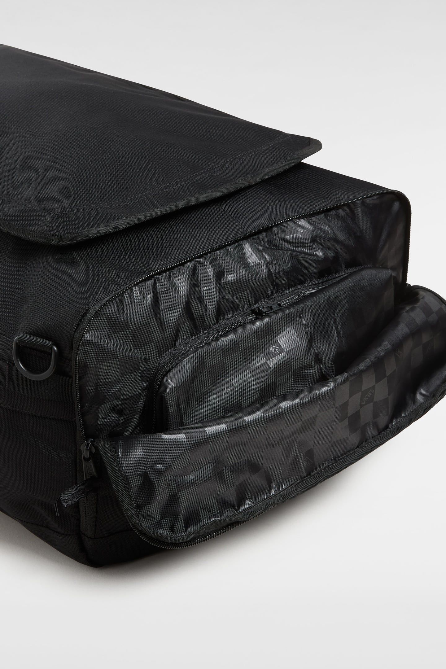 UNISEX SKATE OVERNIGHT PACK BLACK 8