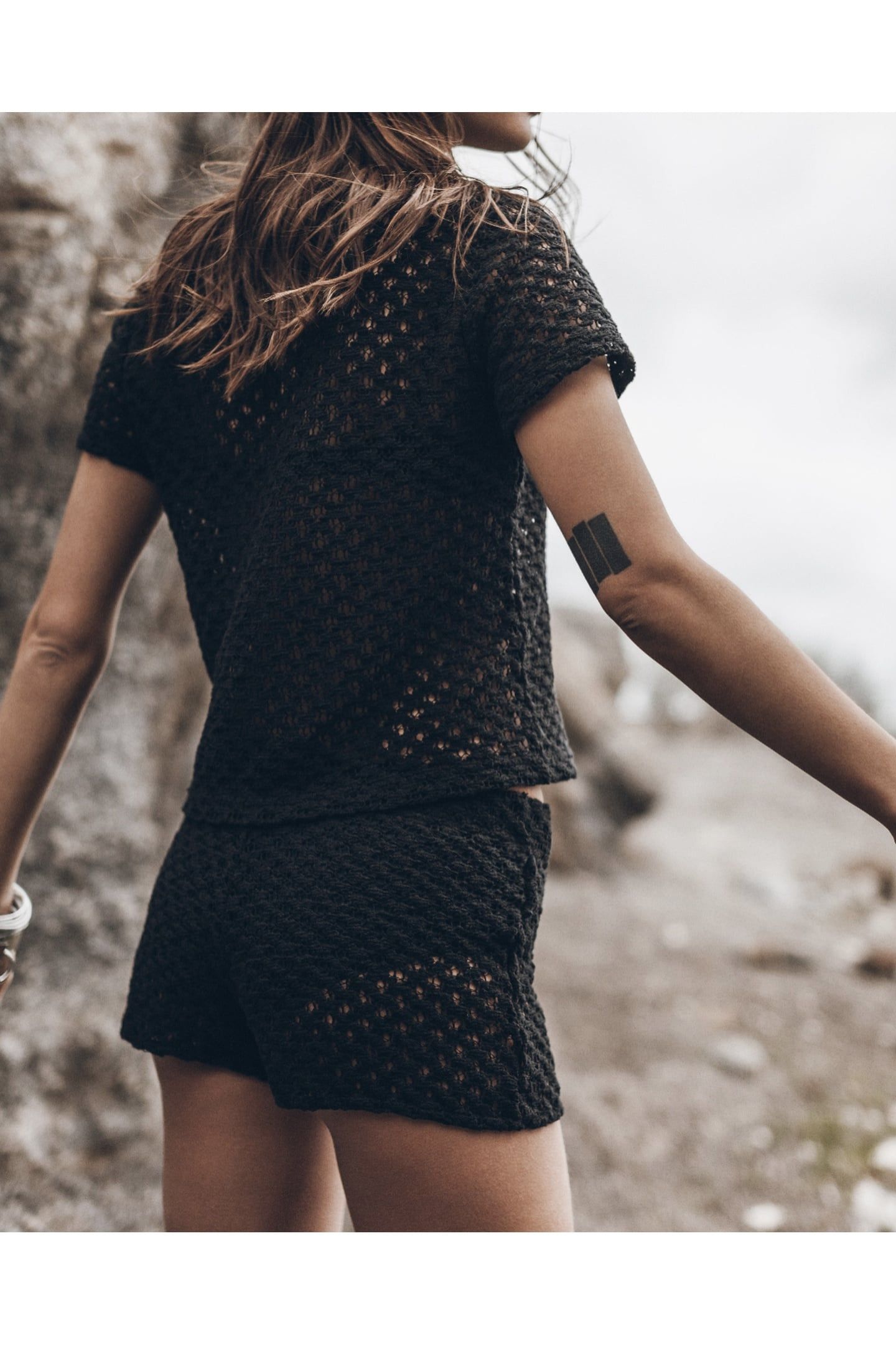 THE BLACK CROCHET T-SHIRT 3