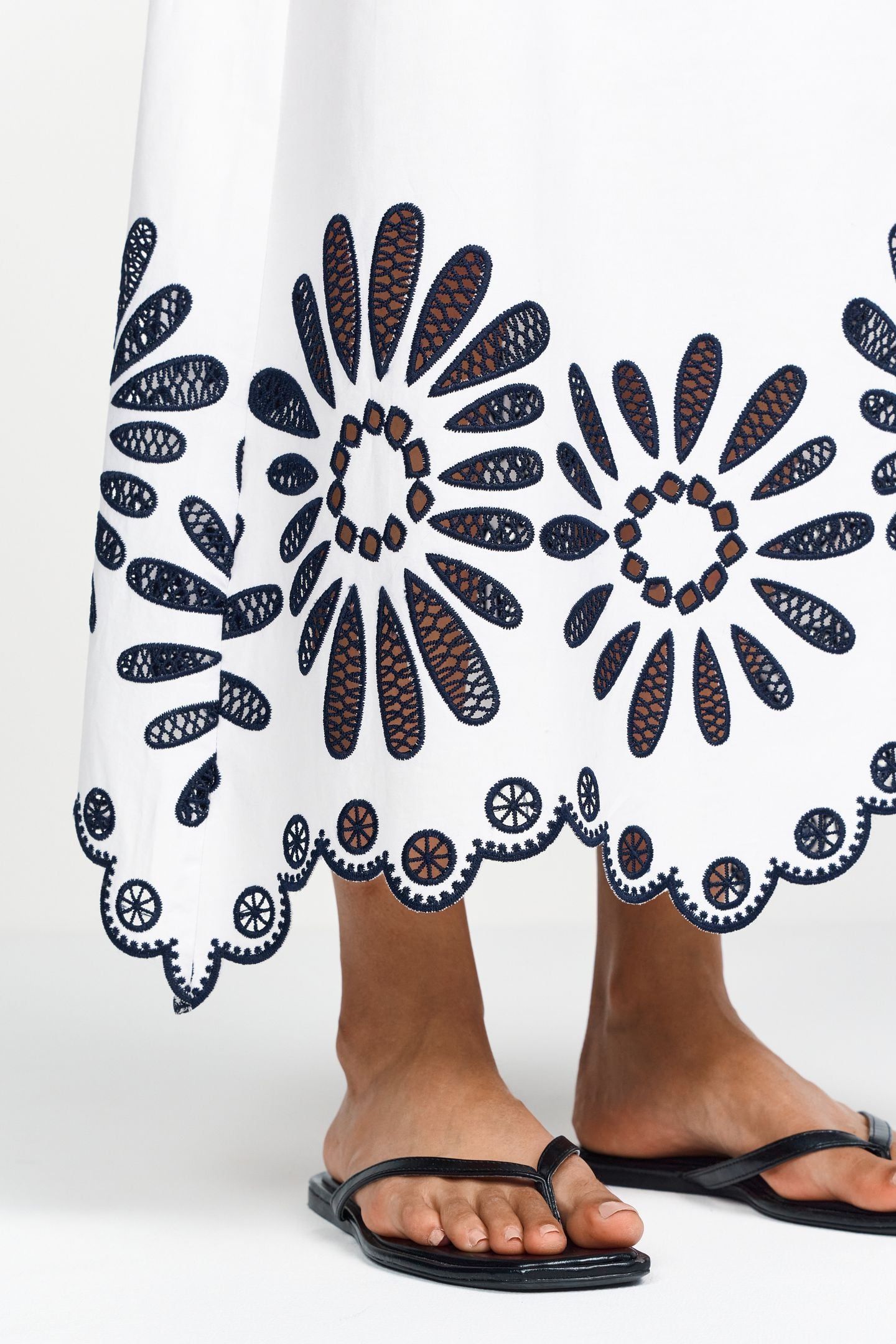 SKIRT WITH EMBROIDERY WHITE 5
