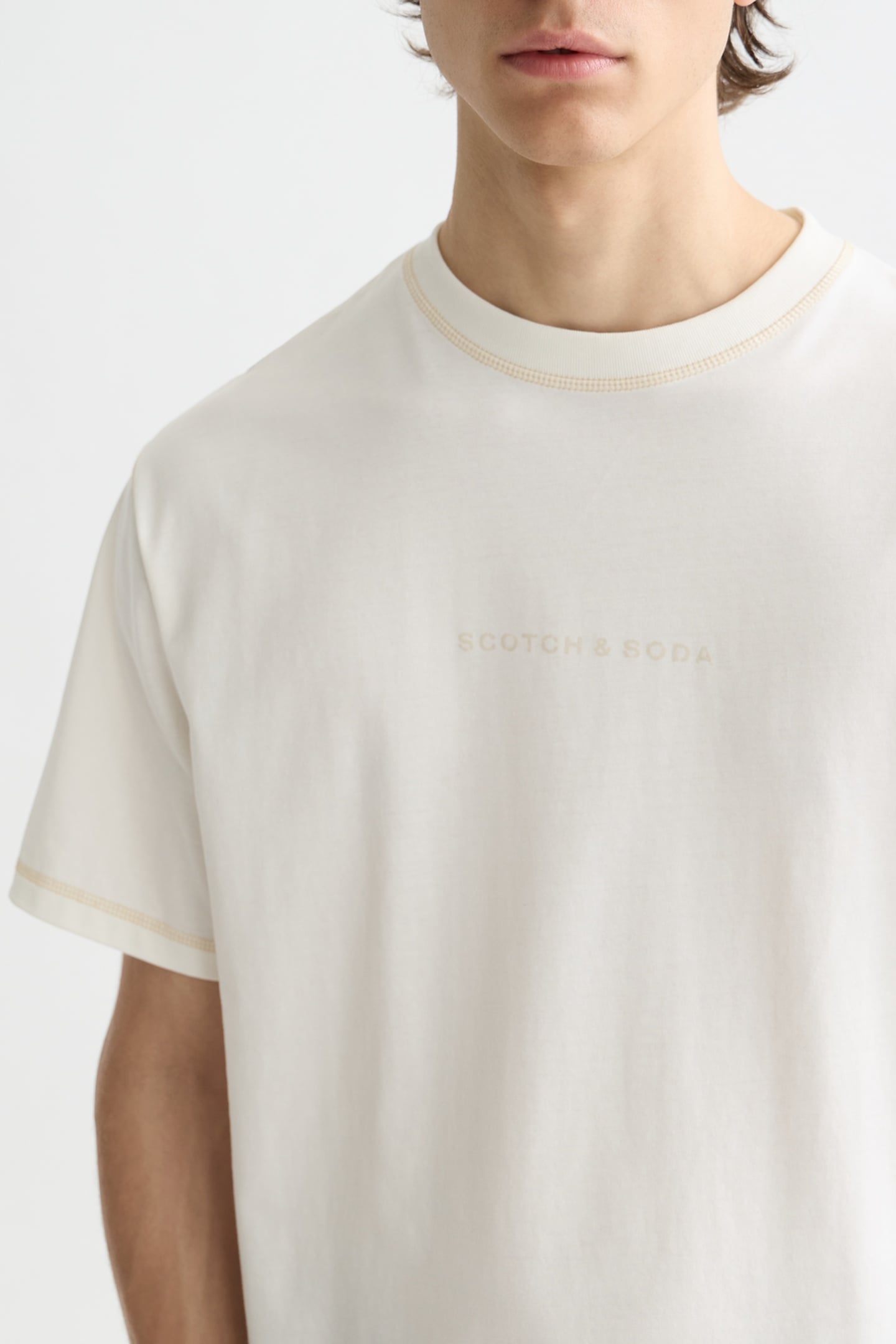 LOGO FRONT CHEST T-SHIRT OFF WHITE 6
