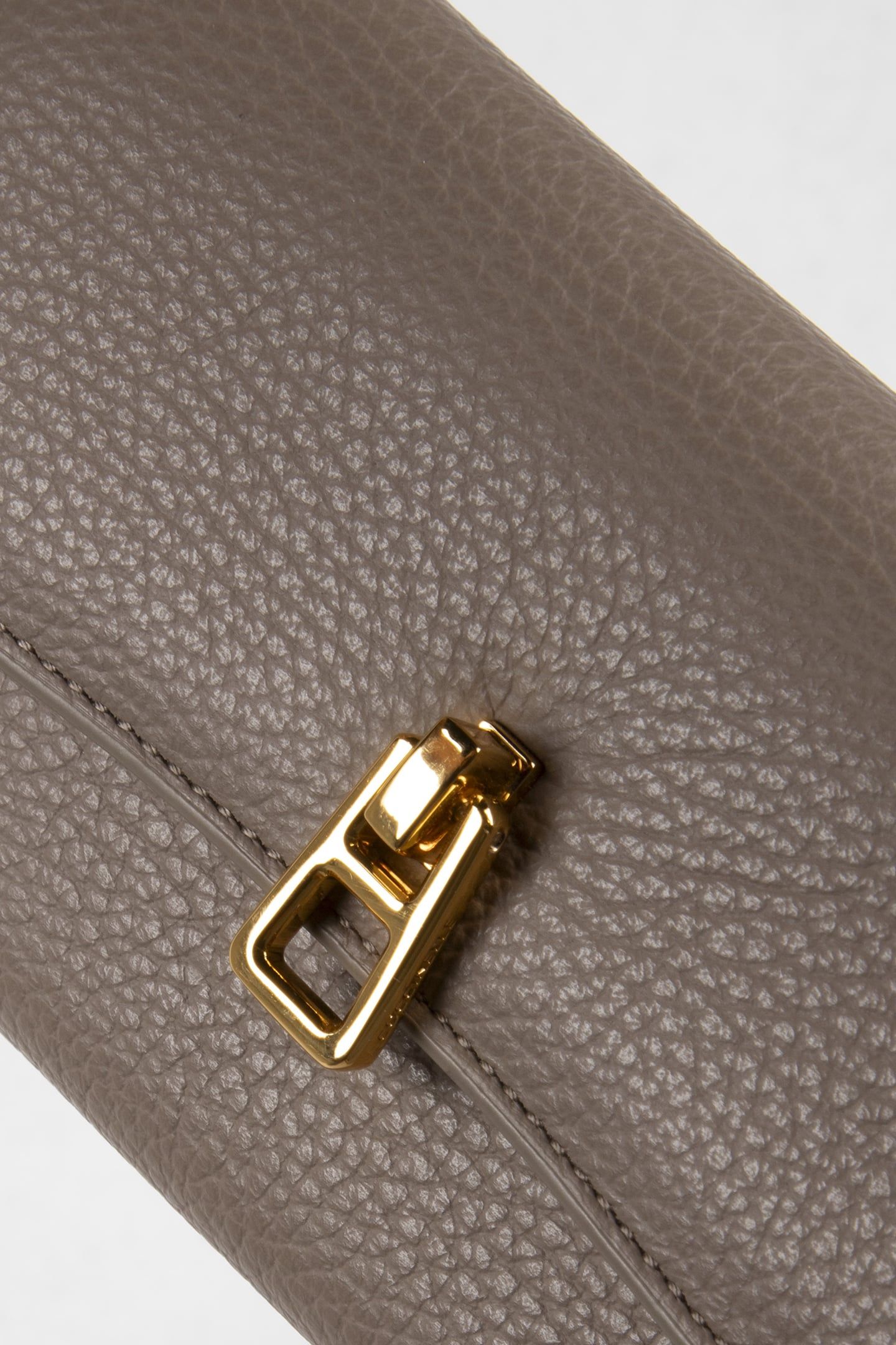 COCCINELLEMAGIE WARM TAUPE 4