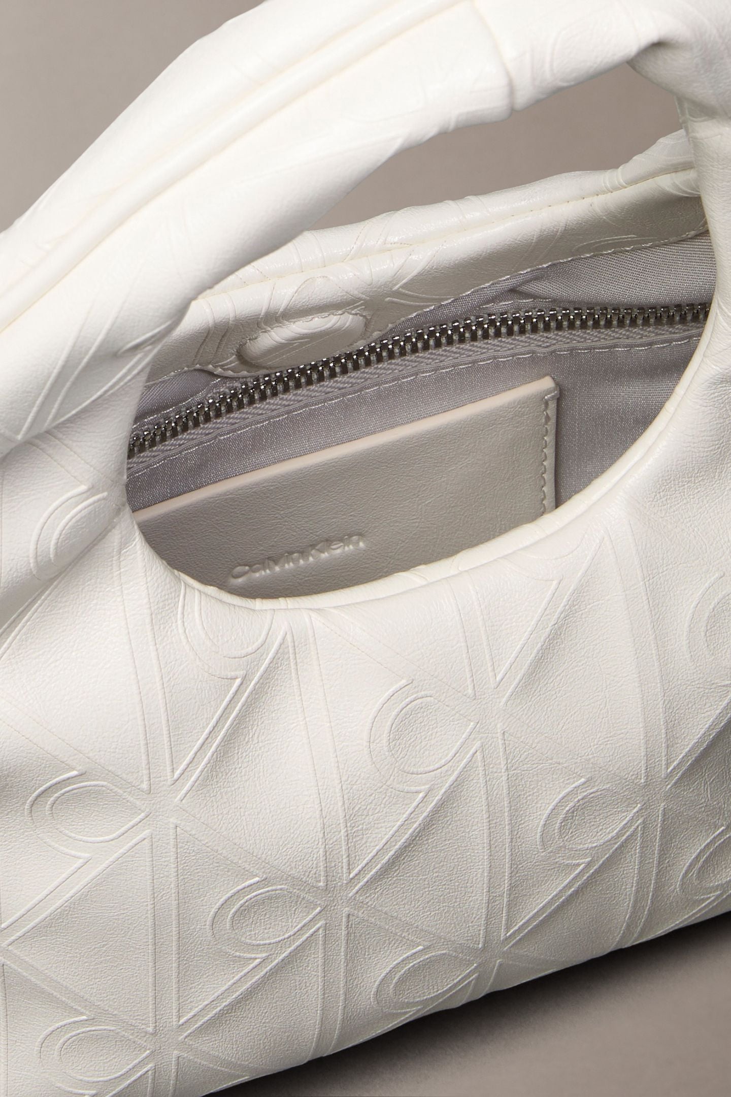 EMBLEM PUFFER CROSSOVER BAG LILY WHITE 4