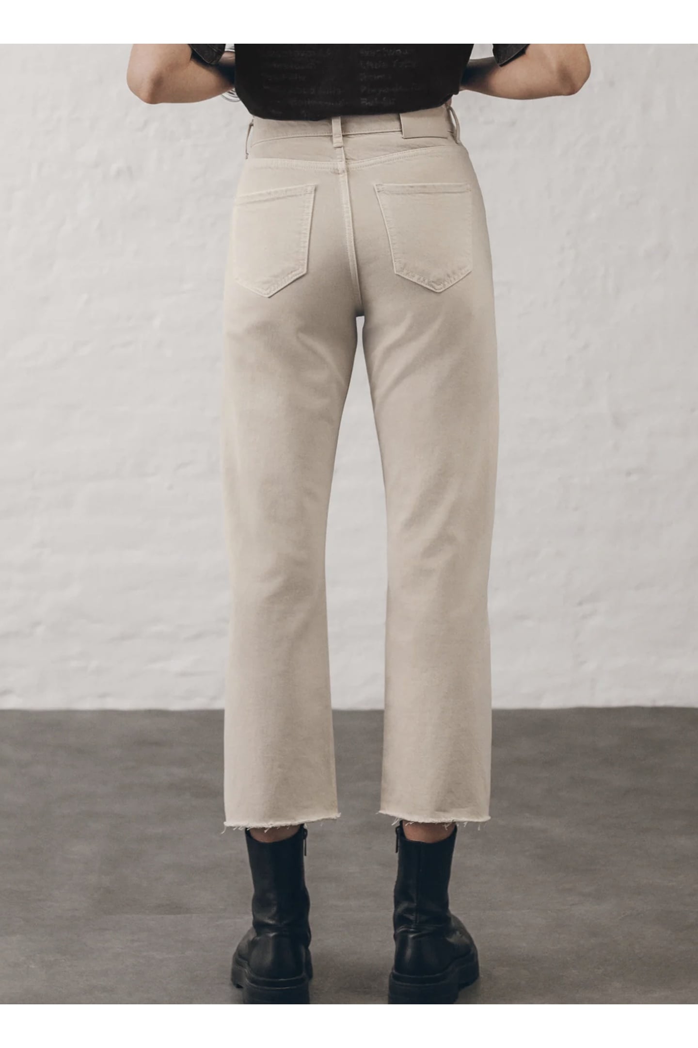 THE BEIGE CROPPED STRAIGHT JEANS 2