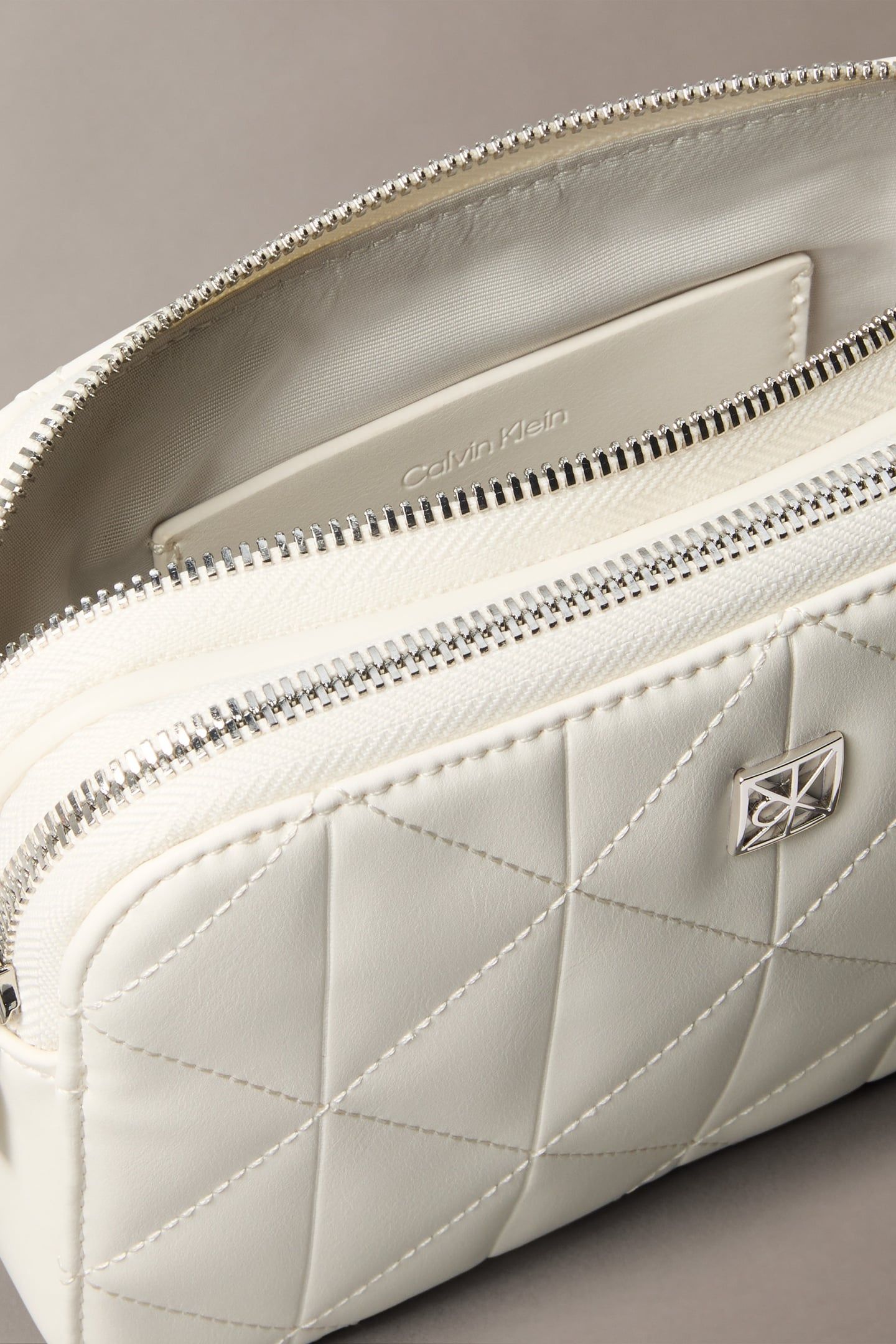 QUILTED CAMERA BAG LILY WHITE 2