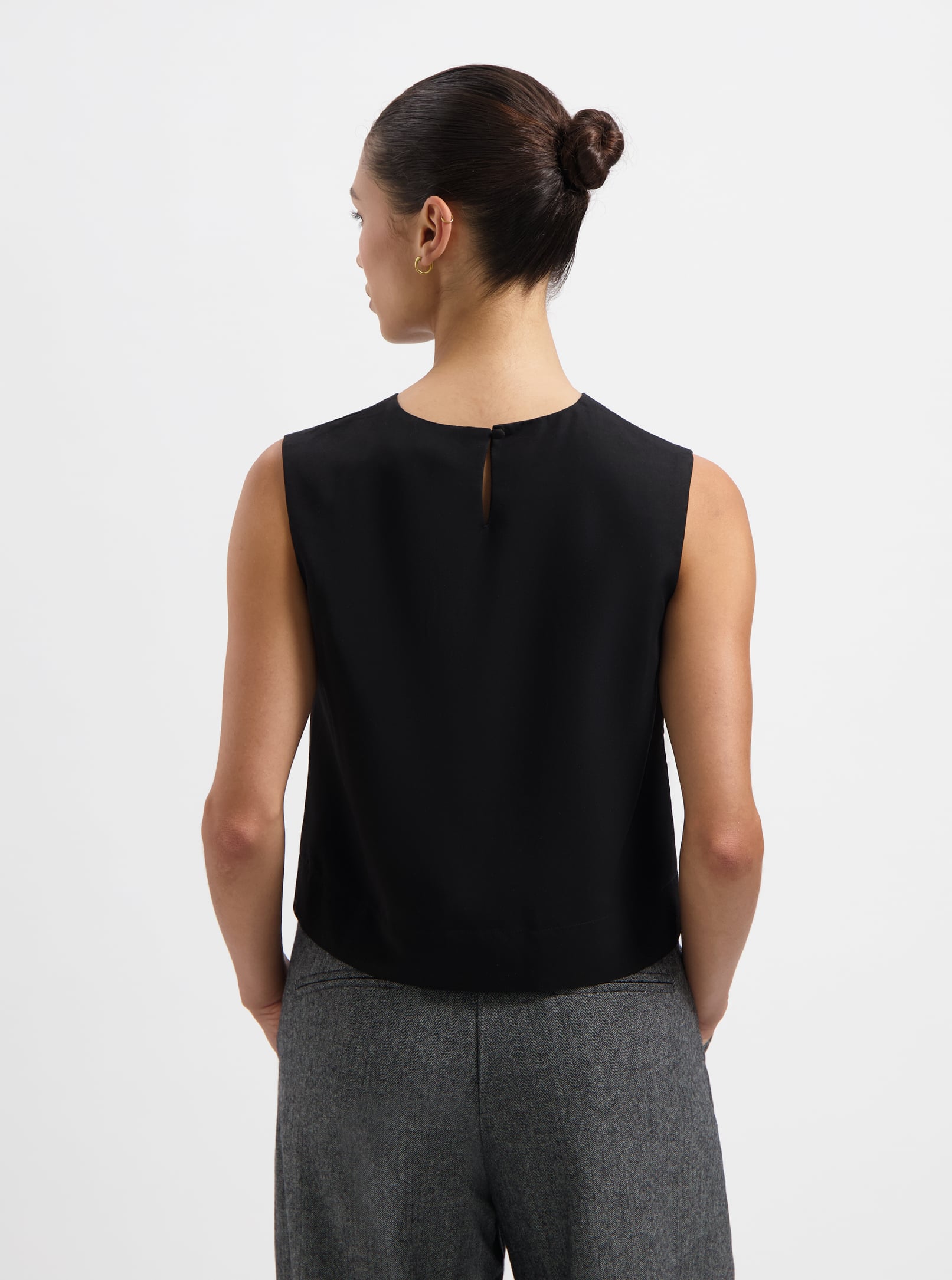 NOUS SOMMES LABELS – MIRA SL TENCEL TOP BLACK 3