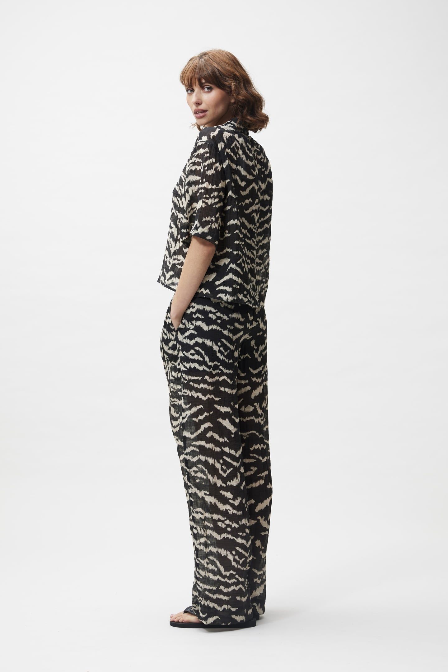 SHORT SLEEVE TIGER BLOUSE BLACK 3