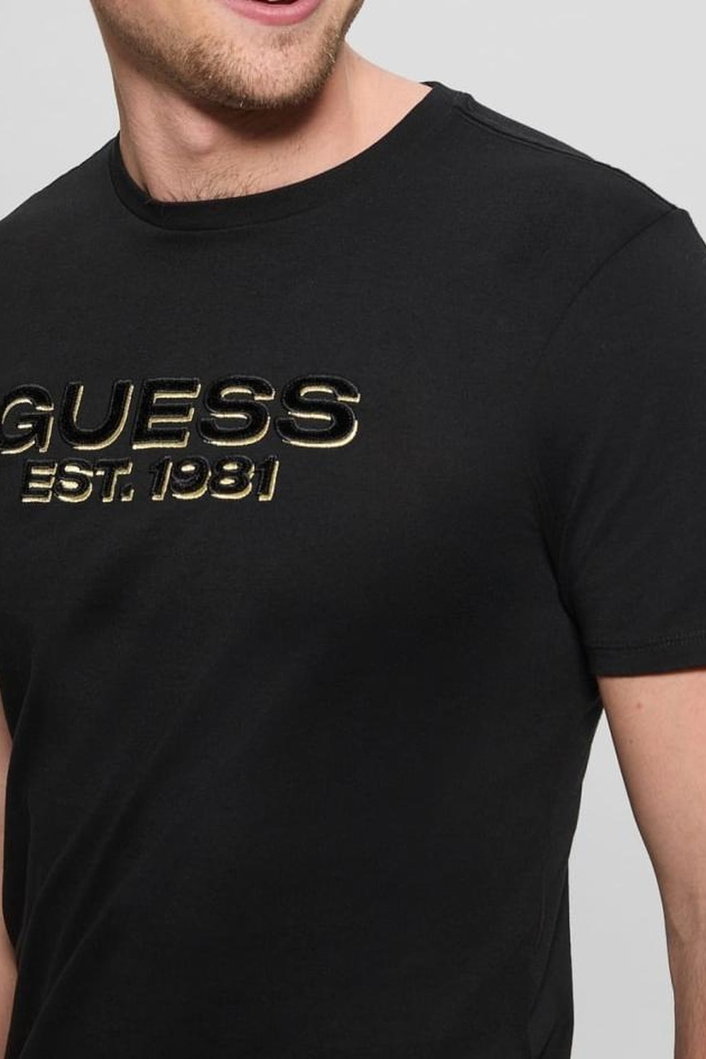 GUESS ECO SS BSC VELVET LOGO T JET BLACK A996 4