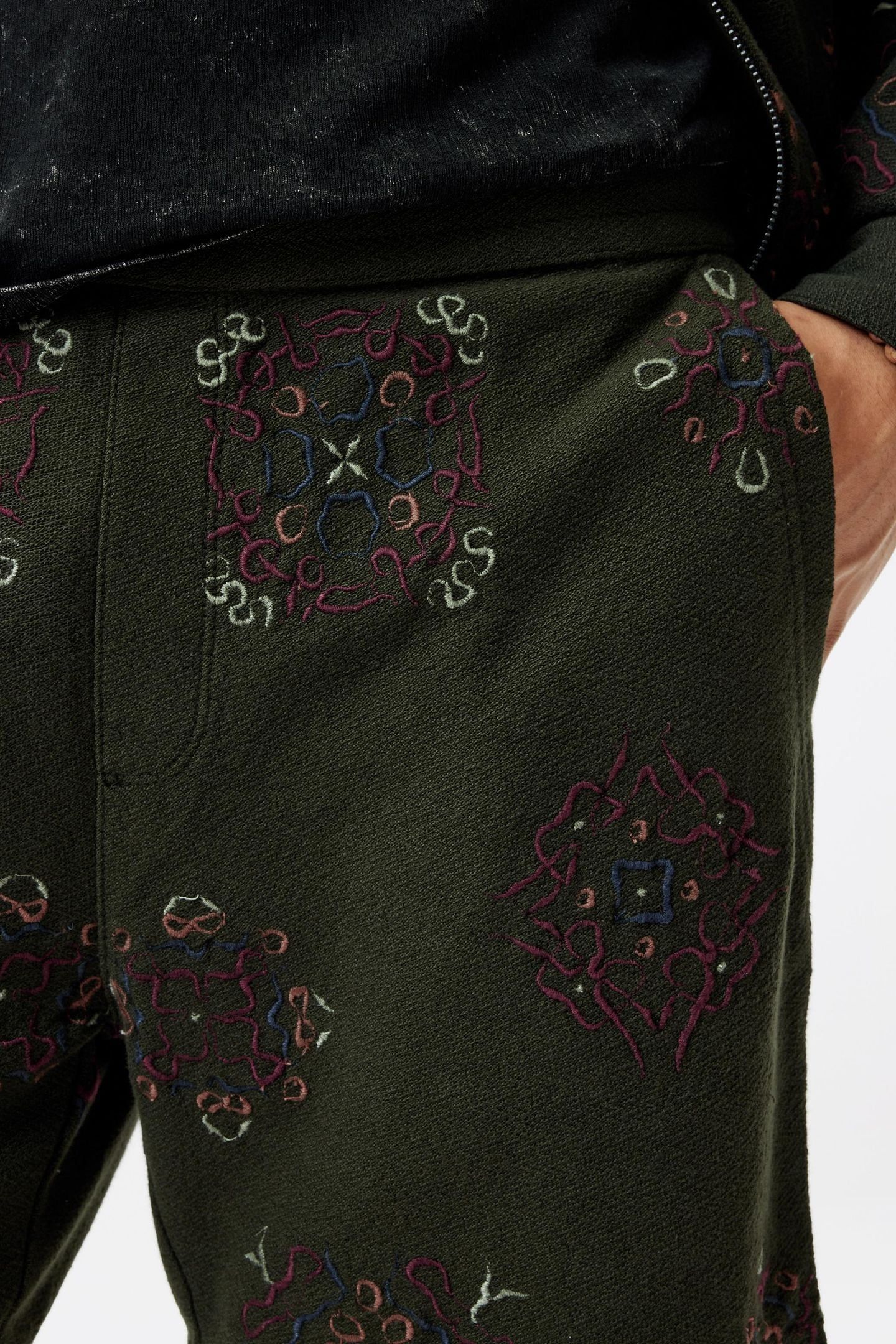 NEAL SHORTS WITH EMBROIDERY MOSS 3
