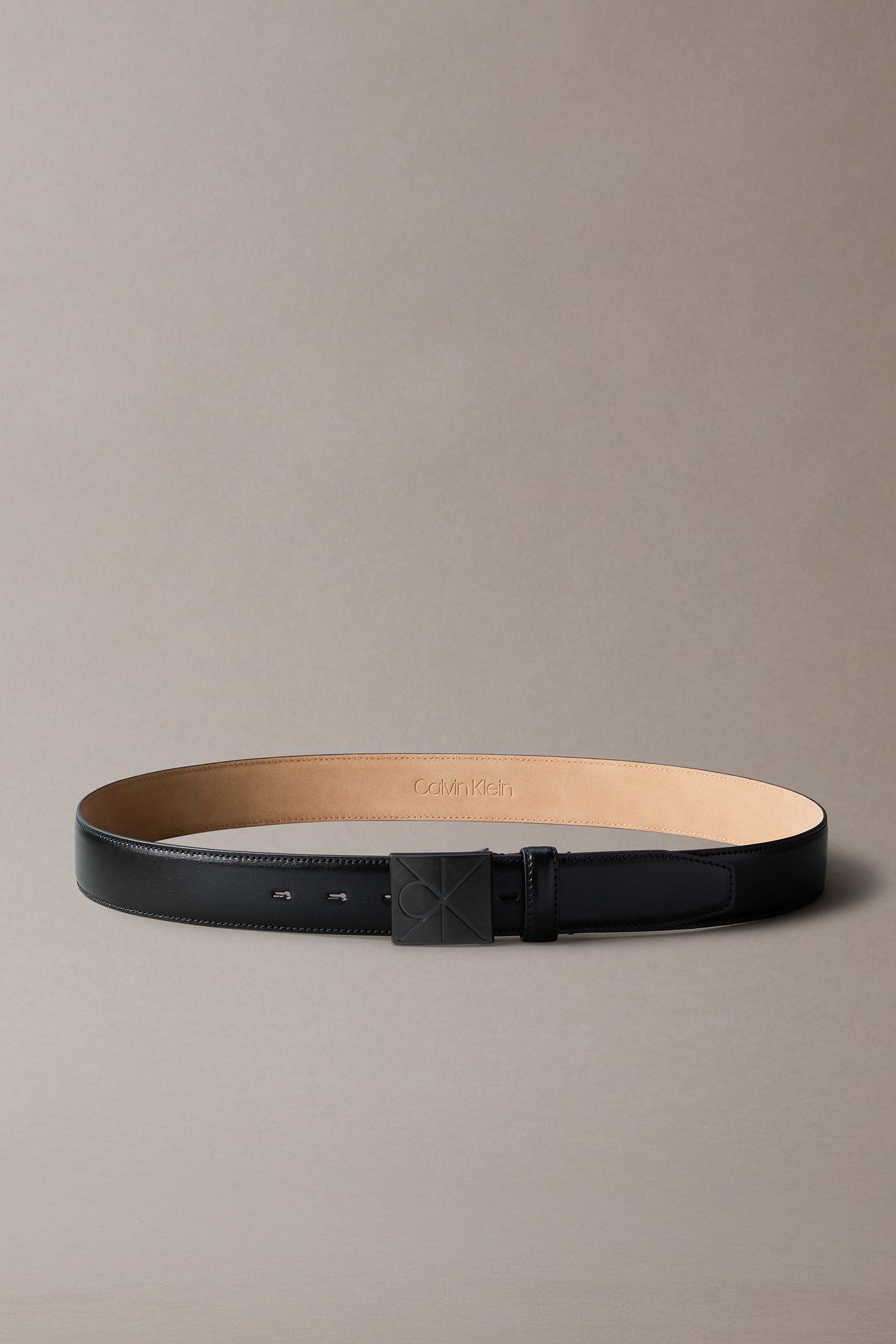 EMBLEM PLAQUE SMOOTH BELT BLACK/MATTE BLACK 2