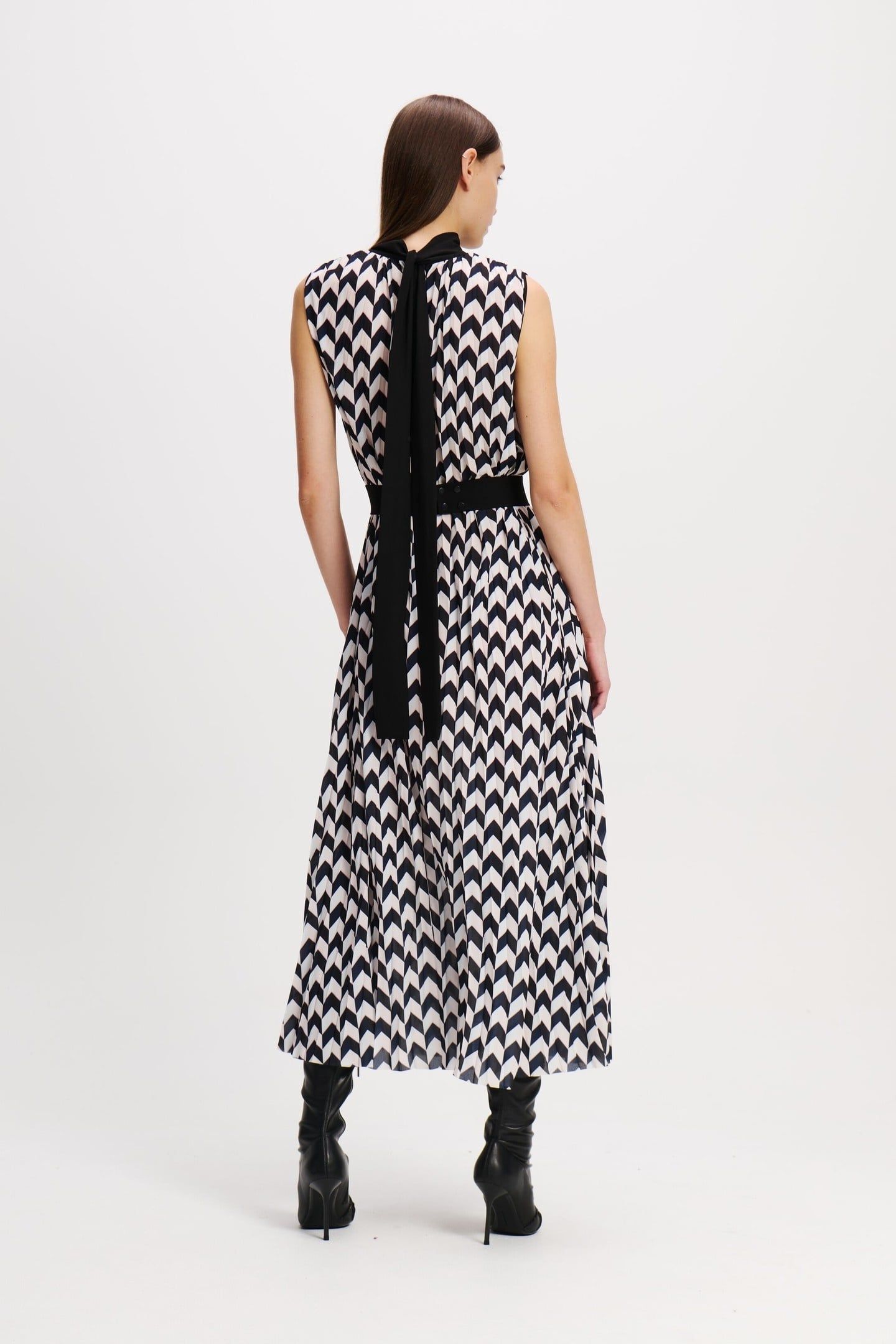 CHEVRON PLEATED DRESS BLACK/WHITE/PINK CHEVRON 2