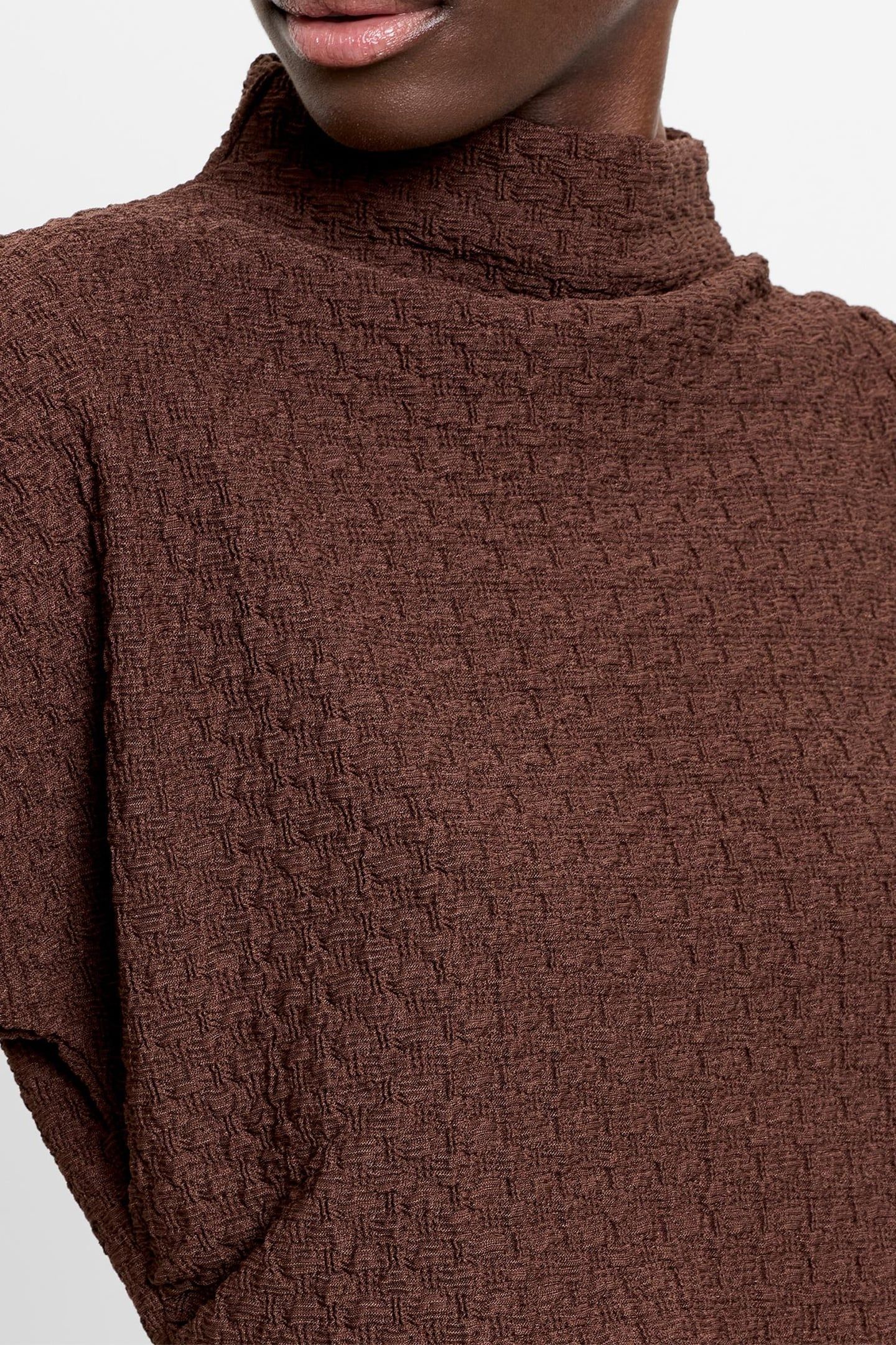 TEXTURED SS RUCHED TEE CHOCOLATE BROWN 4